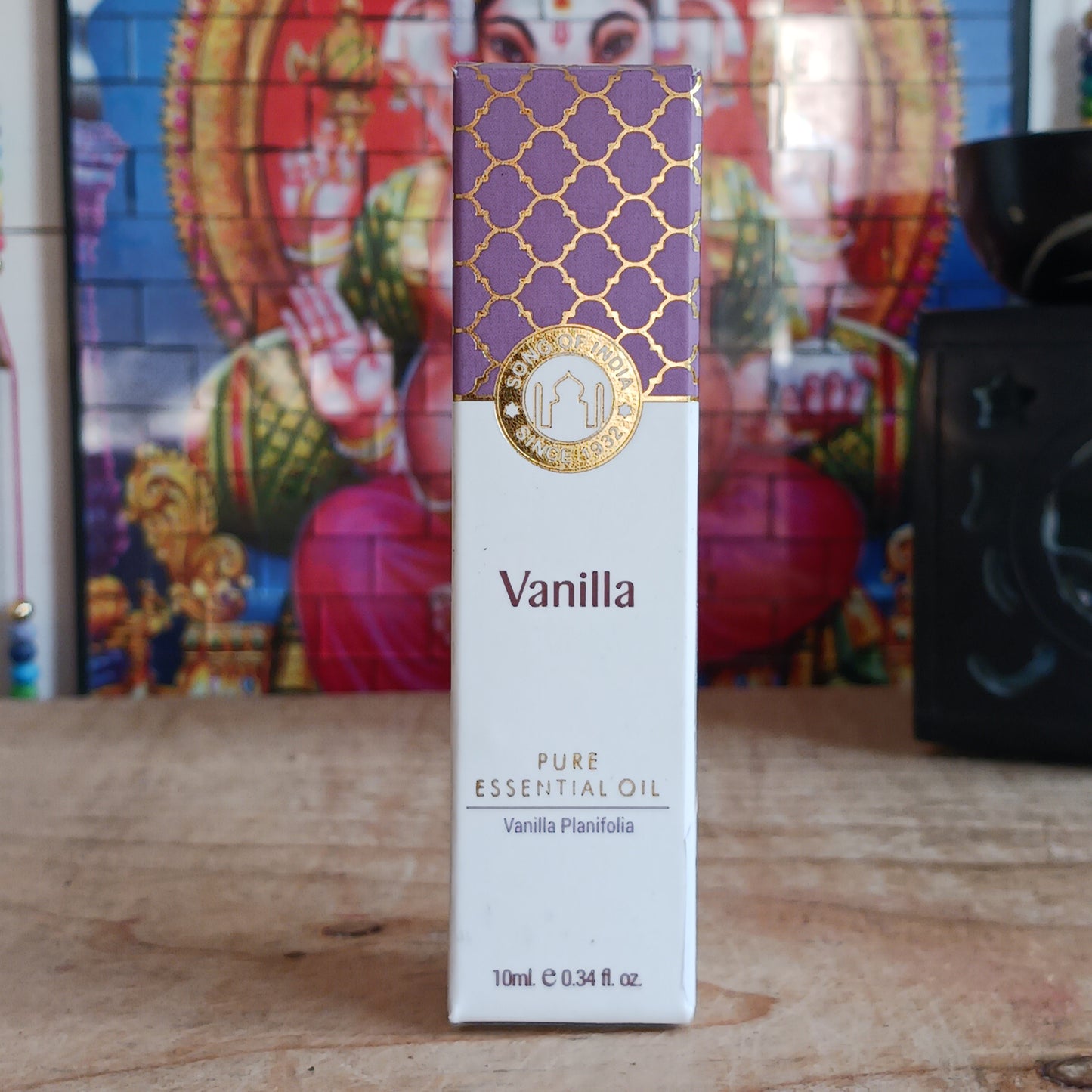 Pure essential Vanilla oil with glass pipette. The rich, warm and sweet oil instills comfort, euphoria and relaxation.