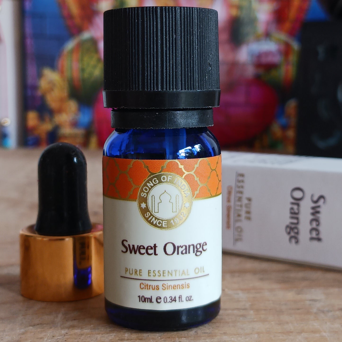 Song of India pure essential Sweet Orange oil with glass pipette.&nbsp; Sweet Orange aroma is fruity and energising, uplifts the mind and body. Has anti-bacterial and cleansing properties