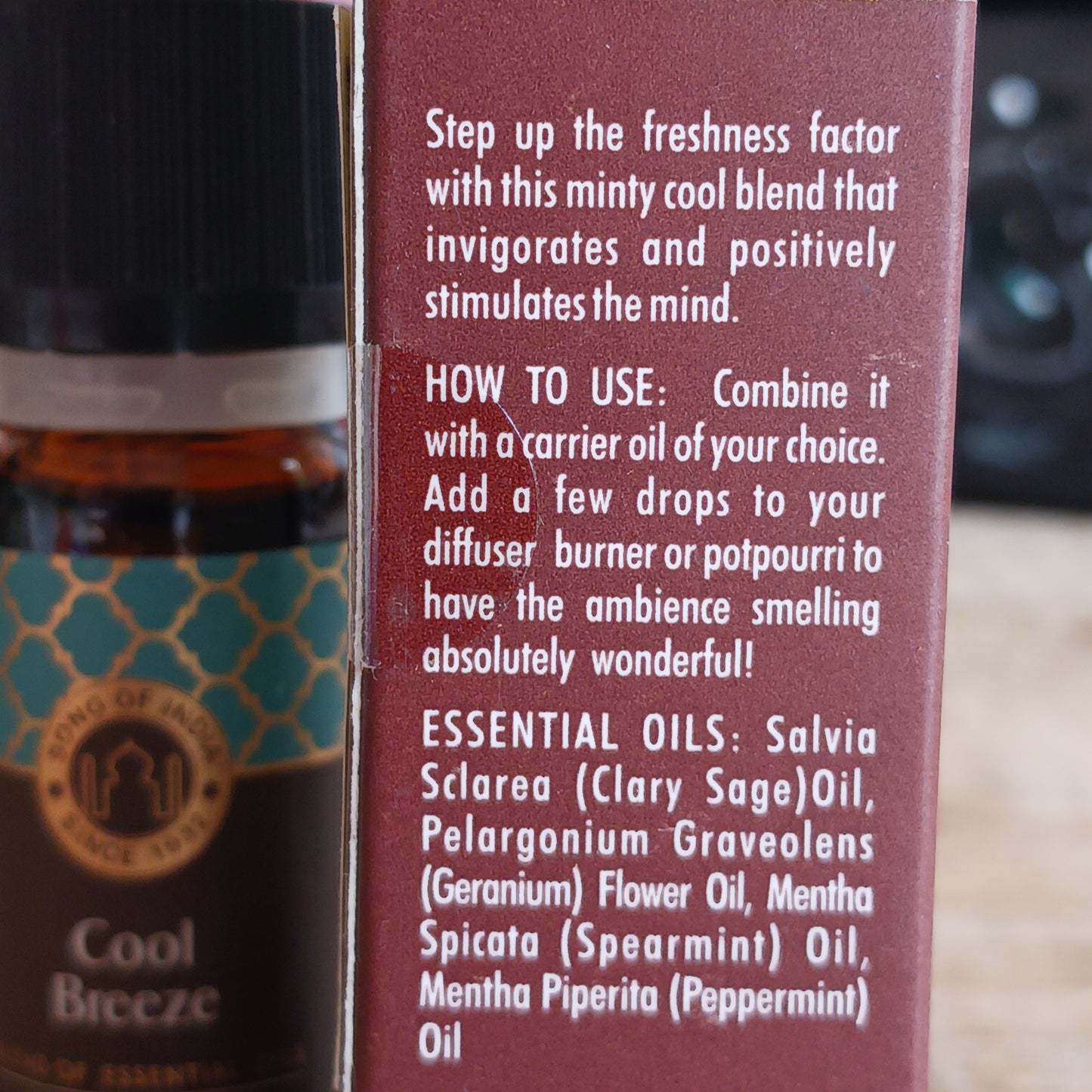 Step up the fresh factor with this minty cool blend that invigorates and positively stimulates the mind. This Song of India essential oil contains a blend of 100% pure oils: Peppermint, Spearmint, Clary Sage and Geranium oil.