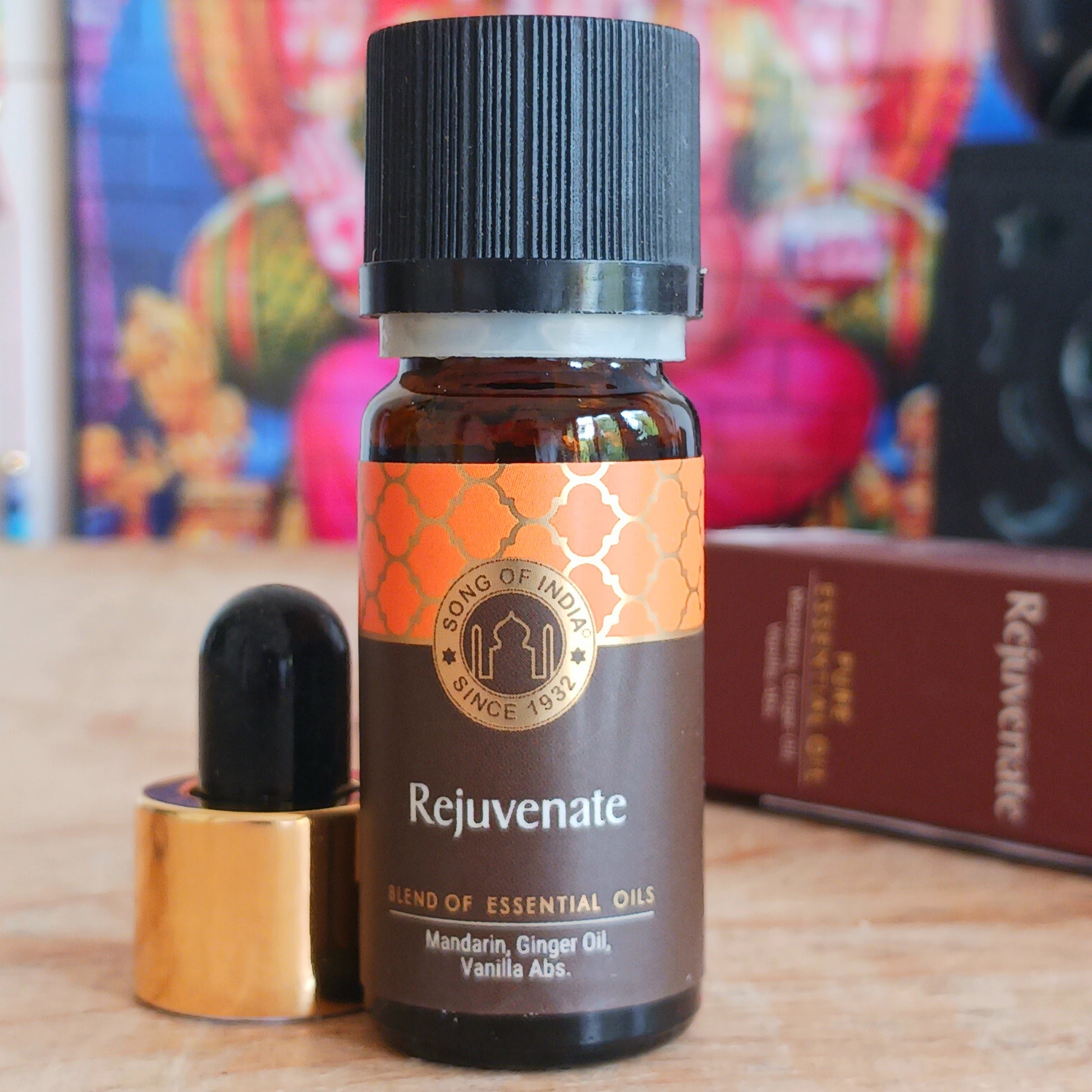 Rejuvenate your mind and soul with the magic of this revitalizing blend of pure essential oils. This essential oil mix contains a blend of 100% pure essential oils: Mandarin, Ginger and Vanilla.