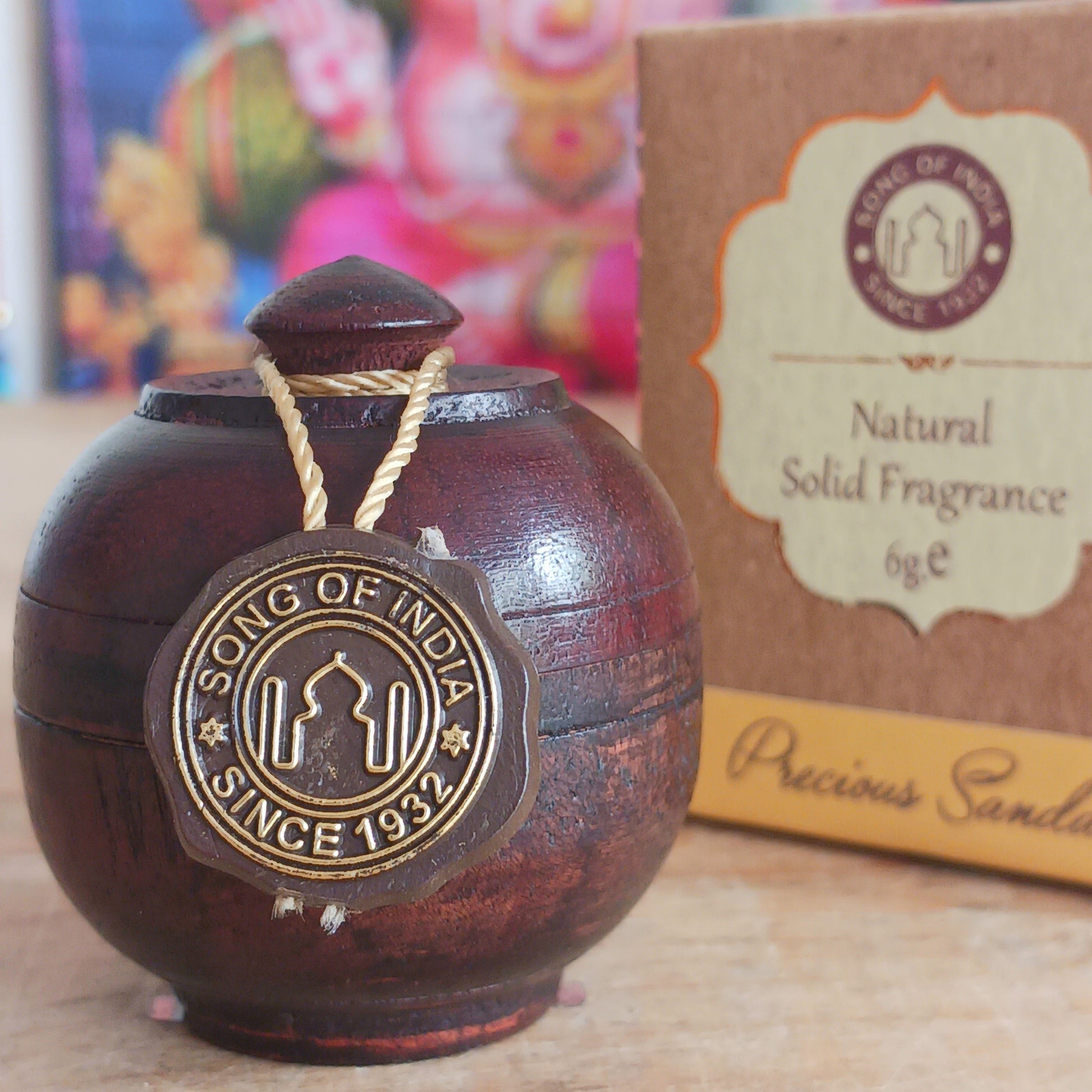 This natural solid Sandalwood fragrance cream is presented in a beautiful little jar made by artisans from the best handpicked Indian rosewood bark. With natural colours and veins, each jar is a collector's item and no two pieces are exactly identical.