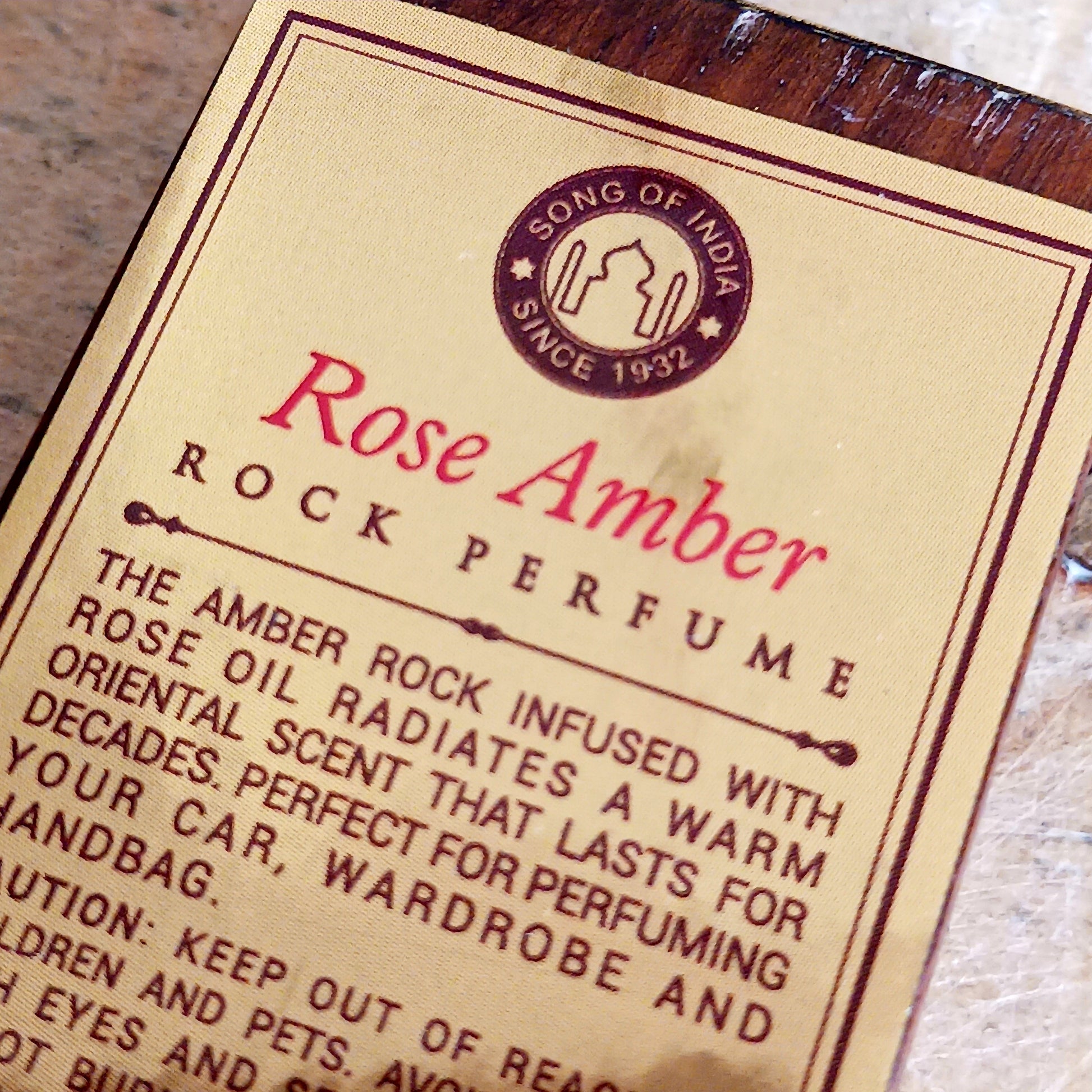 Rose-Amber rock is an aromatic resin that has a warm and earthy fragrance.
Amber Resin is delightfully aromatic intoxicating the senses with it's wonderfully rich scent. Because of it's divine fragrance, it has been considered as a sacred temple powder often referred to as "Nectar of the Gods" or "Ambrosia". Spiritually, amber is used for meditation, healing, purification, luck, love, emotional and spiritual balancing, and as an aphrodisiac.