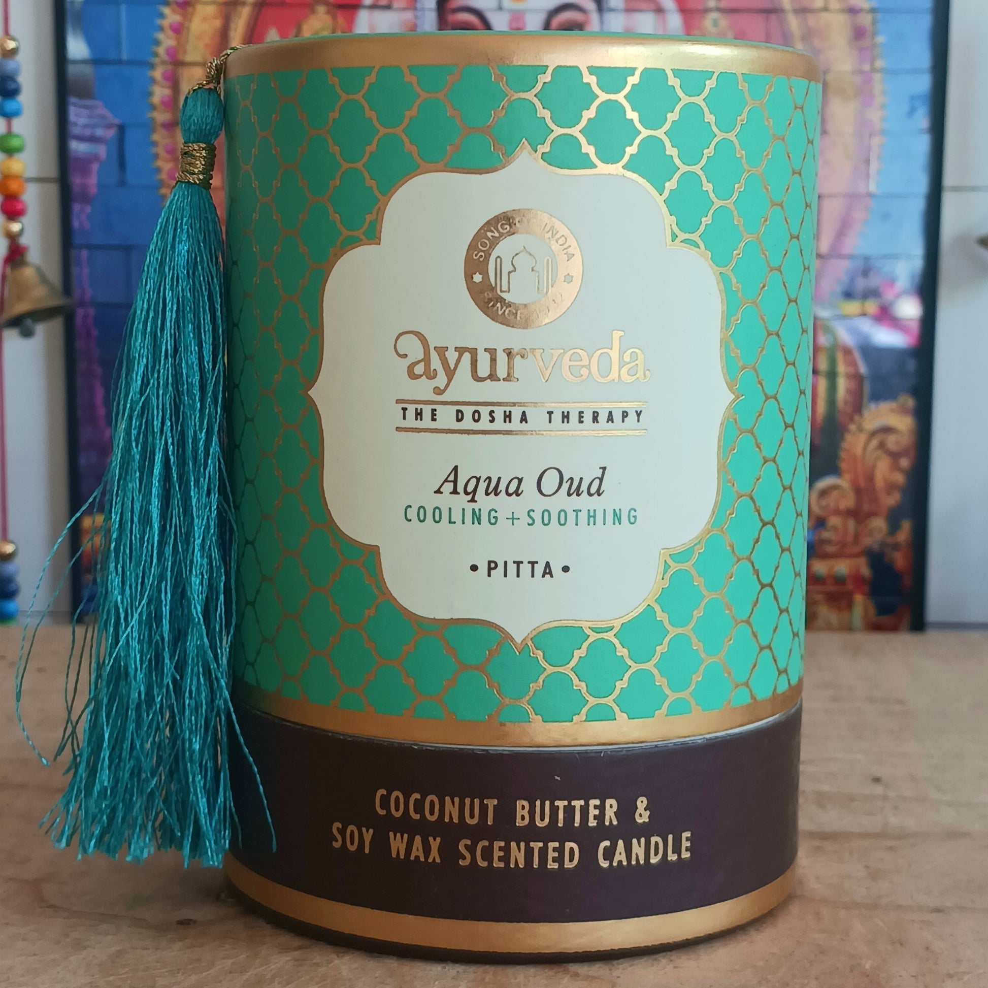 Ayurvedic scented candle made from luxurious coconut butter and soy wax, scented with the finest essential oils. &nbsp;The sophisticated and cooling aqua notes combine perfectly with the irresistible warm and soothing fragrance of Assam agarwood oil. This is a must-have candle for pitta dosha.