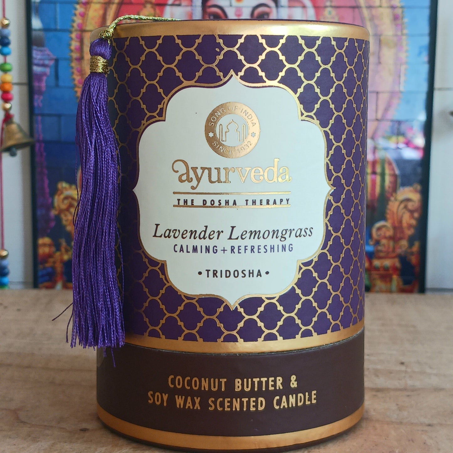 Ayurvedic scented candle made from luxurious coconut butter and soy wax, scented with the finest essential oils. The beautiful balance between the calming power of lavender and the refreshing essence of citrusy lemongrass makes this the ideal essential oil blend for Tridosha.