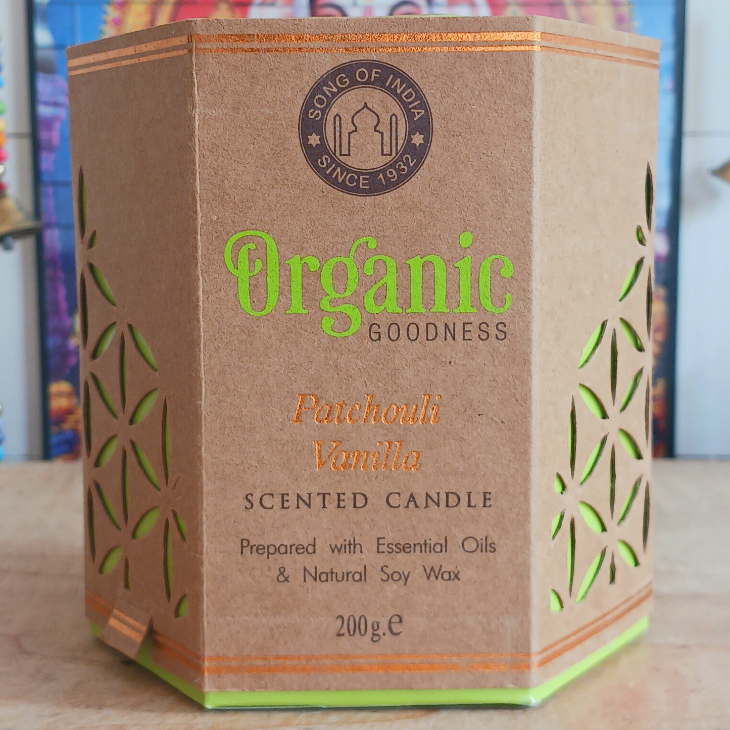 Organic Goodness candle scented with Patchouli &amp; Vanilla essential oil. The rich blend of creamy vanilla and calming patchouli will make you feel relaxed and revitalised. Pamper yourself with this luxurious scent after a hard day at work.