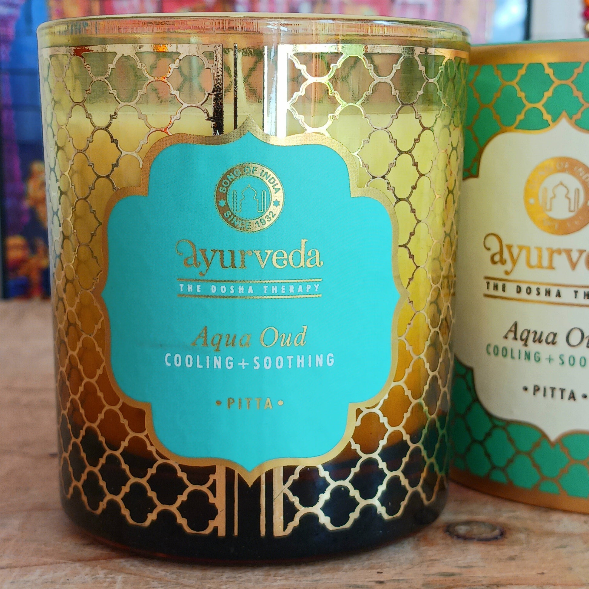 Ayurvedic scented candle made from luxurious coconut butter and soy wax, scented with the finest essential oils. &nbsp;The sophisticated and cooling aqua notes combine perfectly with the irresistible warm and soothing fragrance of Assam agarwood oil. This is a must-have candle for pitta dosha.