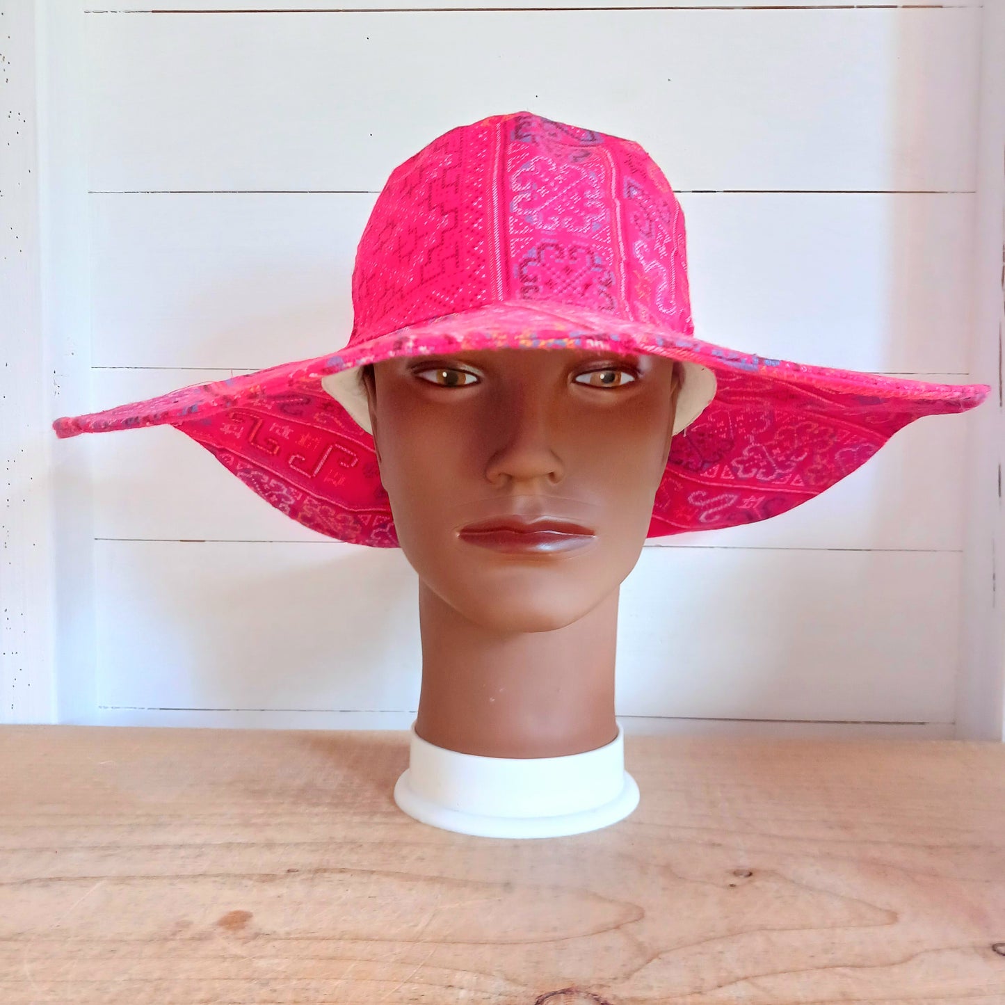 Thai Line Sun Hat | Red and Pink