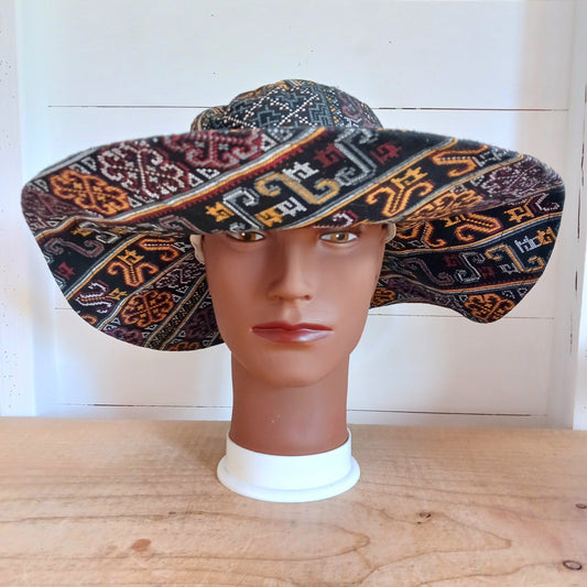 Thai Line Sun Hat | Black and Gold