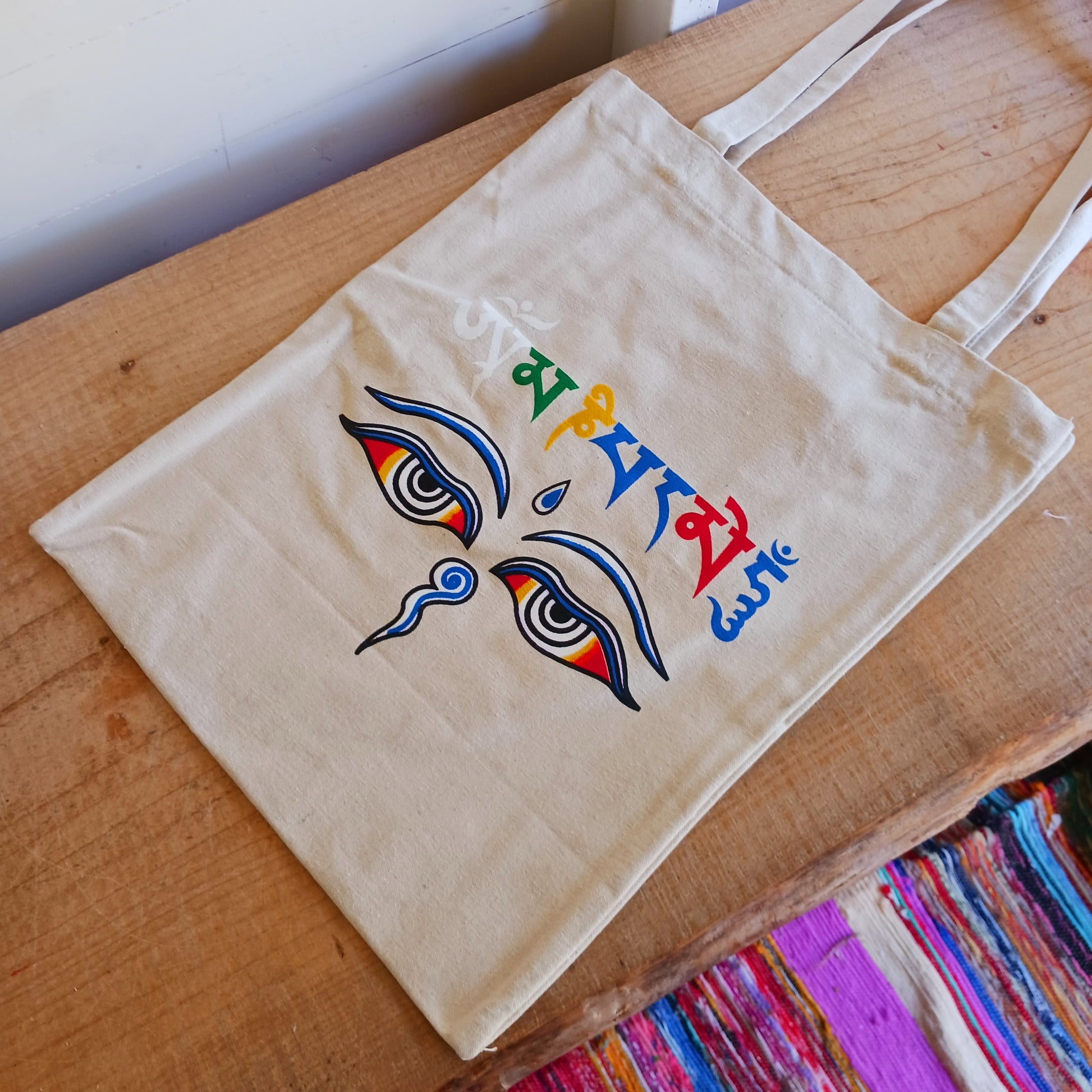 Tote shopper bag that is both eco-friendly and convenient. The bag is made of 100% cotton, which makes it a great alternative to plastic bags that harm the environment.