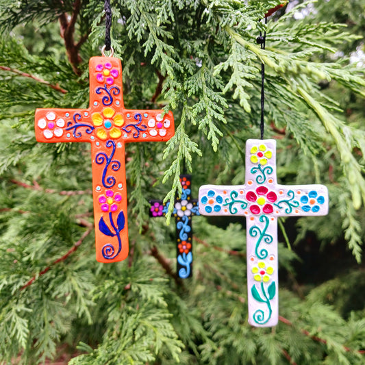 These pretty ceramic decorative crosses come in an assortment of colours with hand painted floral patterns of a traditional Peruvian style.