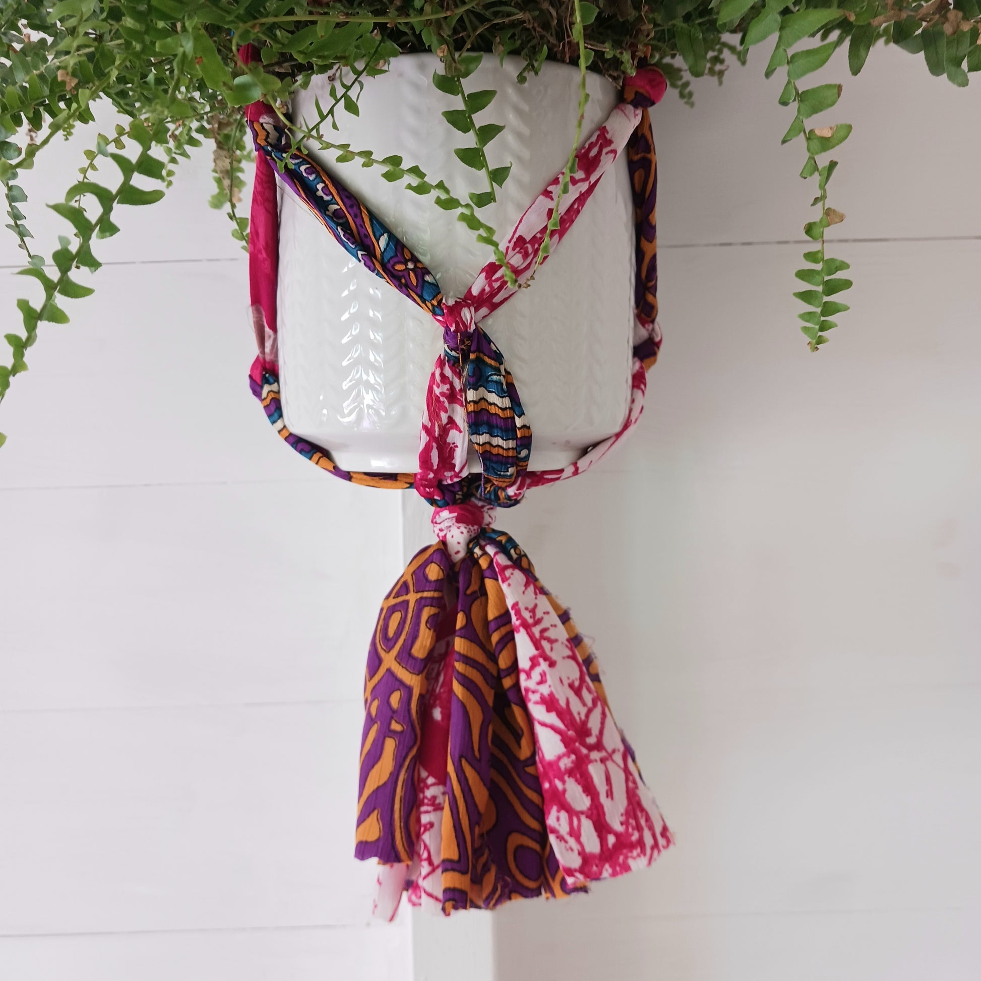 This beautiful handmade sari plant hanger will add a splash of colour and boho chic to your home. Made from scraps of used sari, its simple design ensures that no fabric is wasted but is re-purposed into an elegant product. 