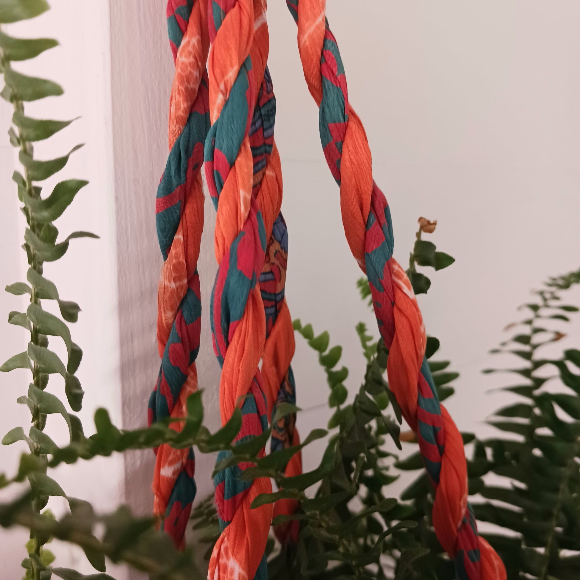 This beautiful handmade sari plant hanger will add a splash of colour and boho chic to your home. Made from scraps of used sari, its simple design ensures that no fabric is wasted but is re-purposed into an elegant product. 