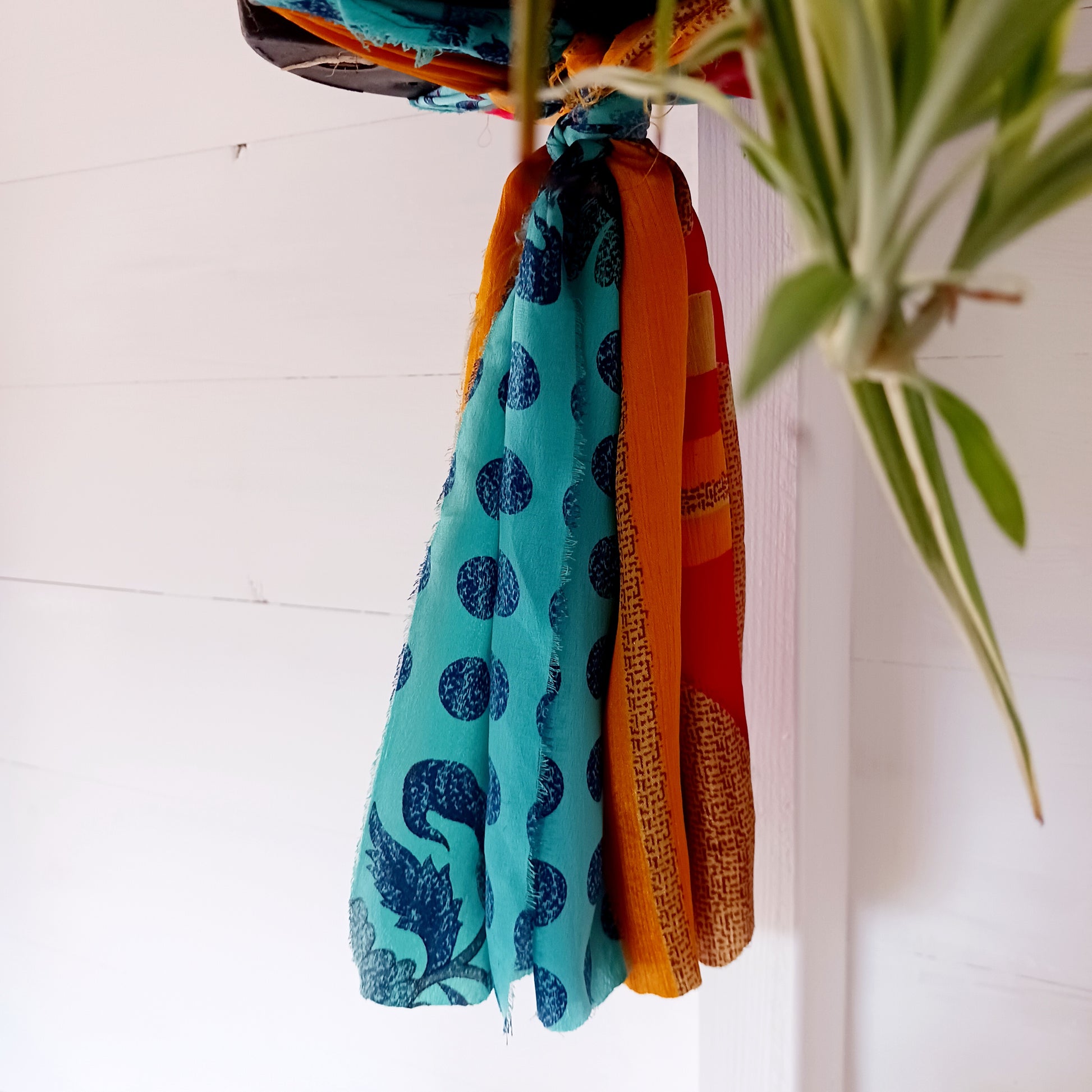 This beautiful handmade sari plant hanger will add a splash of colour and boho chic to your home. Made from scraps of used sari, its simple design ensures that no fabric is wasted but is re-purposed into an elegant product. 