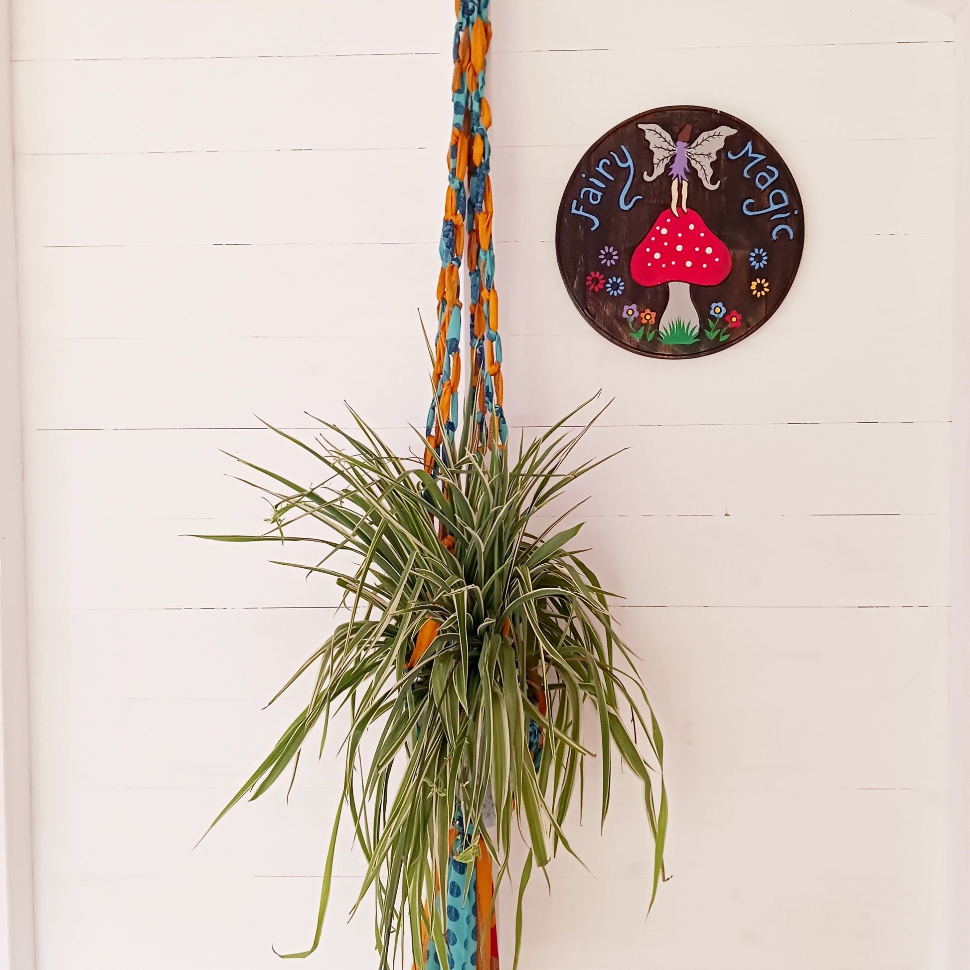 This beautiful handmade sari plant hanger will add a splash of colour and boho chic to your home. Made from scraps of used sari, its simple design ensures that no fabric is wasted but is re-purposed into an elegant product. 