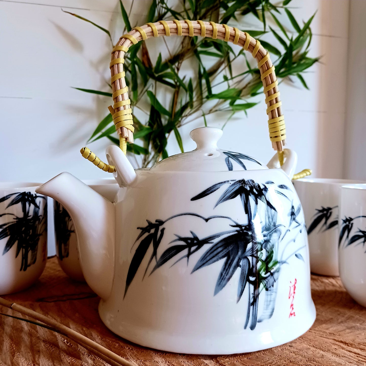 This beautiful Oriental Herbal Teapot Set is made in a ceramic white stone Oriental bamboo design.  Packed in a gift box, a teapot with a metal strainer in the lid, a detachable handle and six matching little cups.