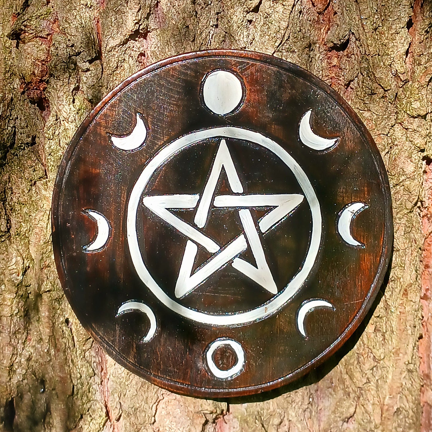 Hand carved and hand painted Wiccan magic style wooden plaque featuring a bold pentacle design and the moon phases. Complete with handy hanging hook.