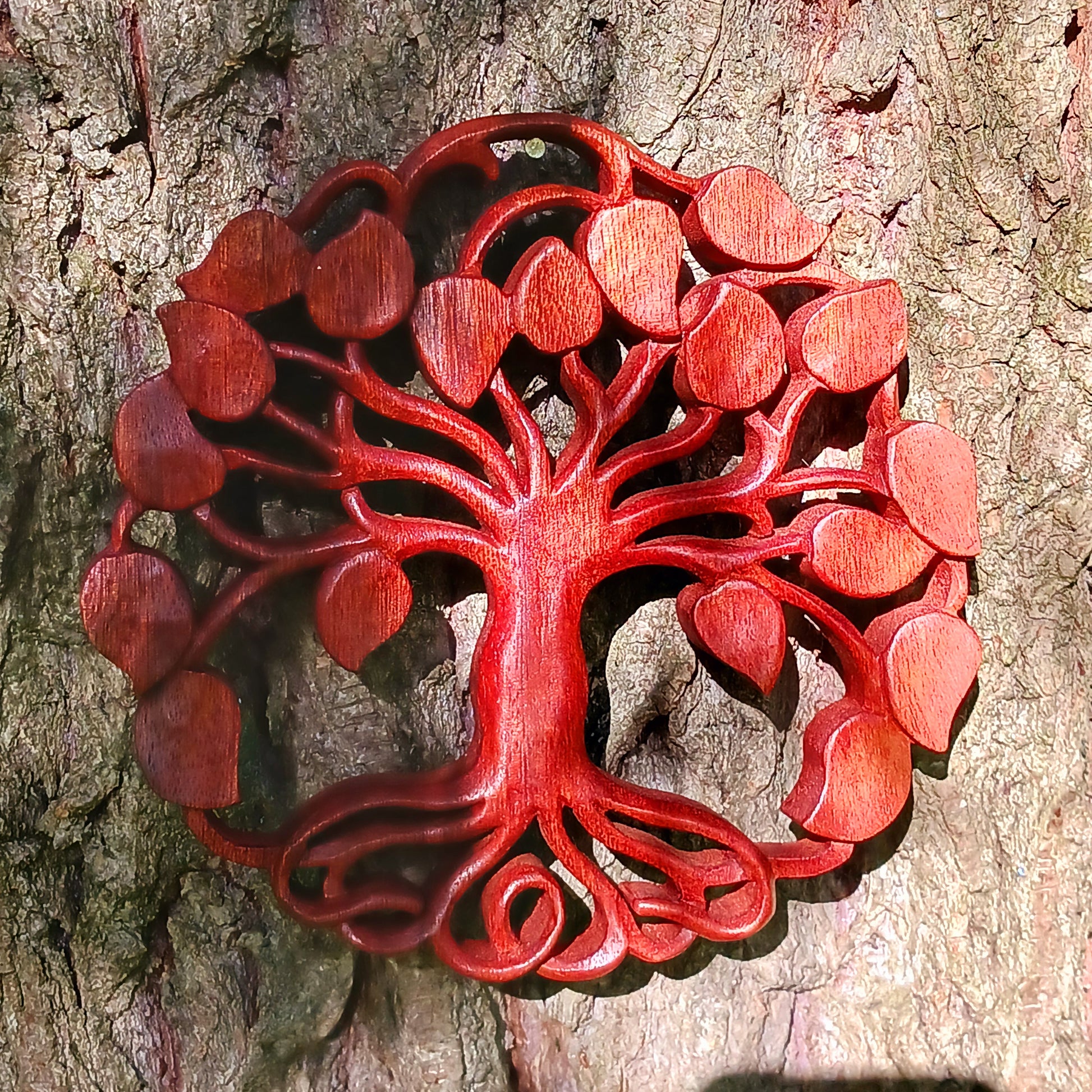 This beautifully ornate plaque featuring a pretty tree of life design with heart shaped leaves has been hand carved by skilled Balinese artisans. These plaques show how well they have perfected their traditional techniques using sustainable Suar wood.