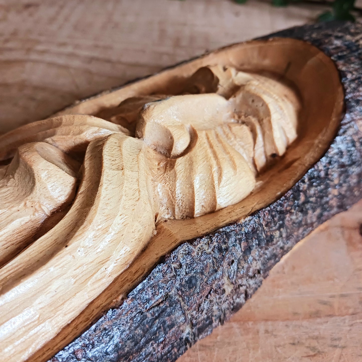 This wonderfully unique and beautifully designed tree stump log carving features the Tree Spirit 'Man of the Wood' face and is fashioned from the trunks of Chinaberry (Jempinis) and Hibiscus trunks off cuts.