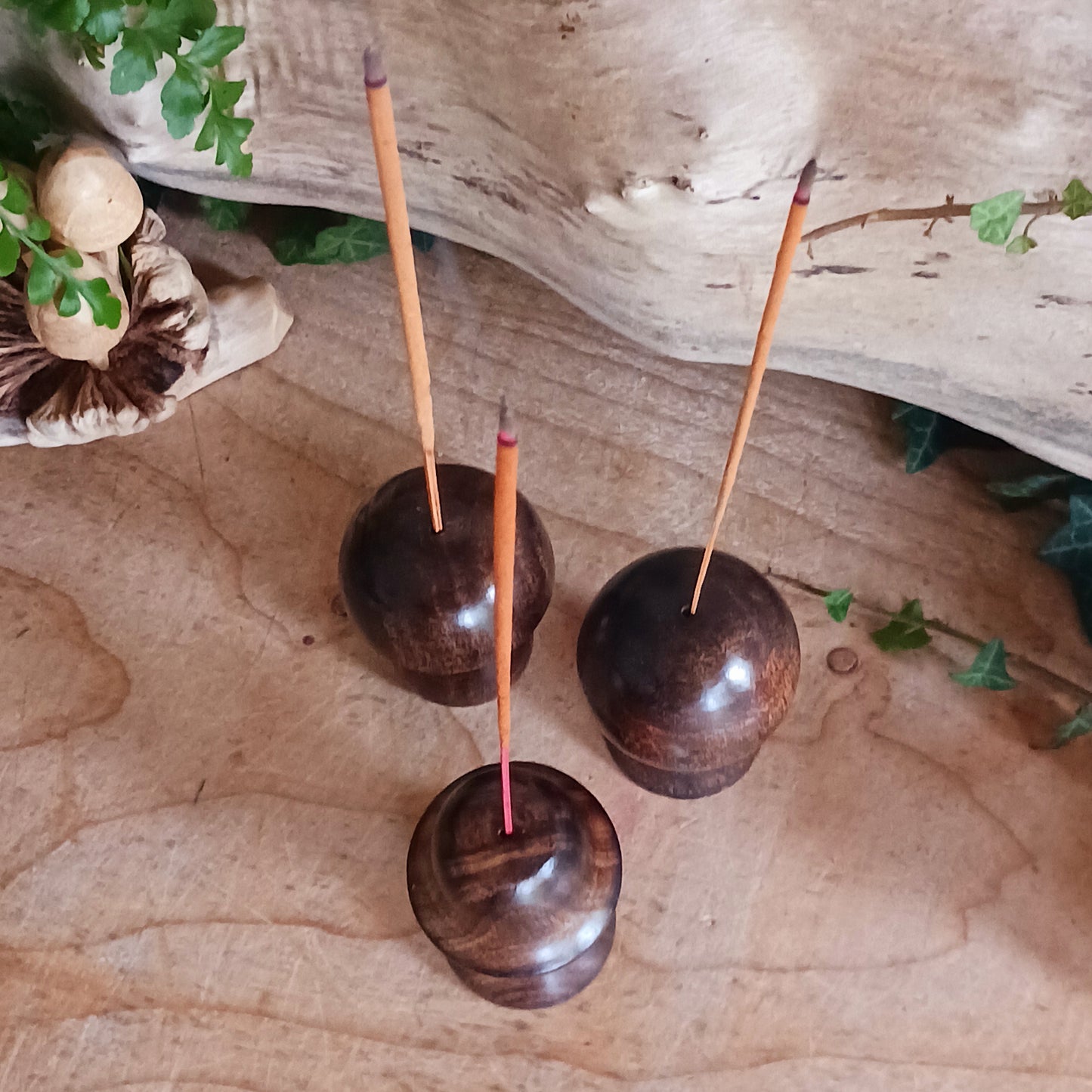 Transform your home with our enchanting set of 3 mini Incense Mushrooms. These charming decorative pieces will add a whimsical touch to your home décor.