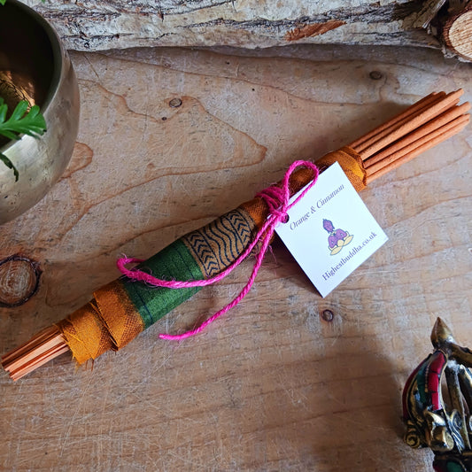 These Orange and Cinnamon incense sticks are full of fragrance. Calming, therapeutic, and ritualistic. The combined scent notes work great to relax and calm down your soul, perfect for evening meditations.