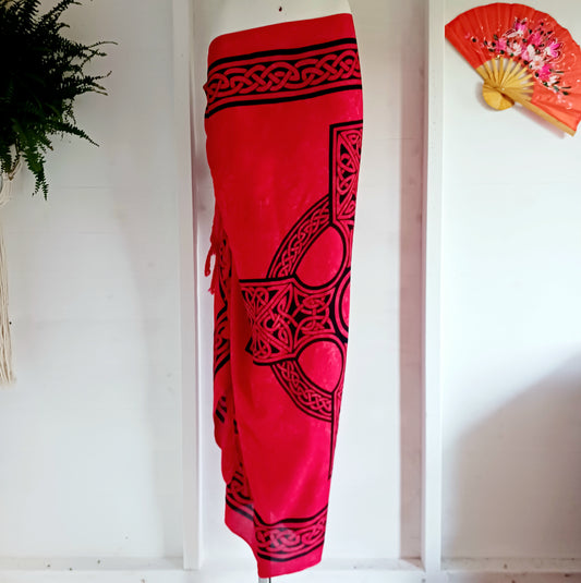 These colourful Celtic sarongs come in a variety of bold Celtic designs, featuring beautiful Celtic knots, spirals and traditional tribal designs. They come in assorted colours, with fringe at each end. These sarongs can be used as a skirt, halter neck dress, a shawl and even as a throw or wall hanging.
