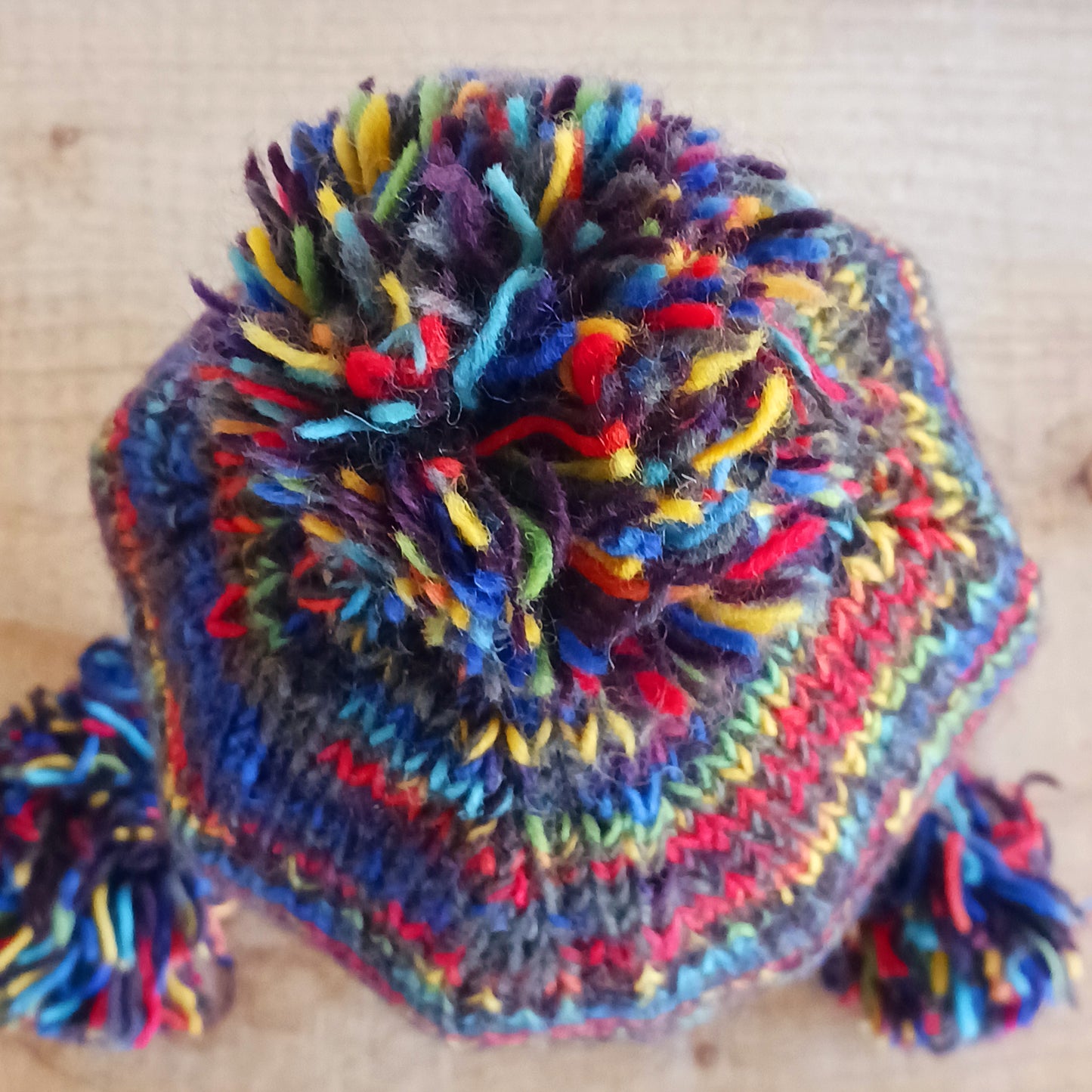 This Hasri space dye earflap hat is a fun and snuggly hat with matching pom poms.  Chunky knit from tie dye wool with a smooth fleece lining so it's lovely and comfortable to wear and keep you extra warm.  Perfect for winter days out!