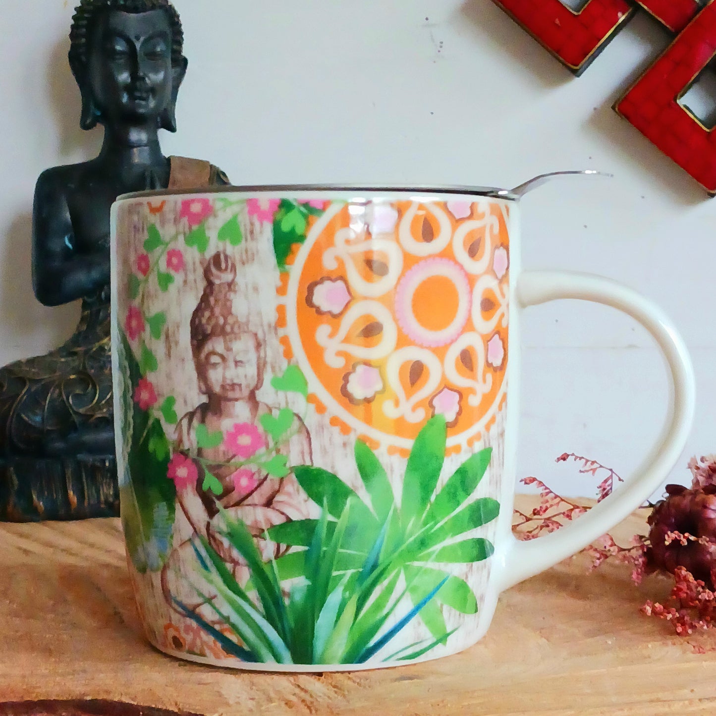 Bring peace and spirituality to your day with this Buddha Paradise Tea mug with stainless steel infuser.  Featuring a floral buddha design, this lovely mug is packed in a cardboard gift box, ready to give.