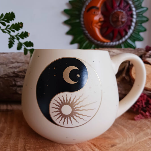 Start your day with a moment of zen with this lovely yin and yang mug. Symbolising the harmonious balance between opposites and featuring a sun and crescent moon design, this mug is both inspiring and beautiful.