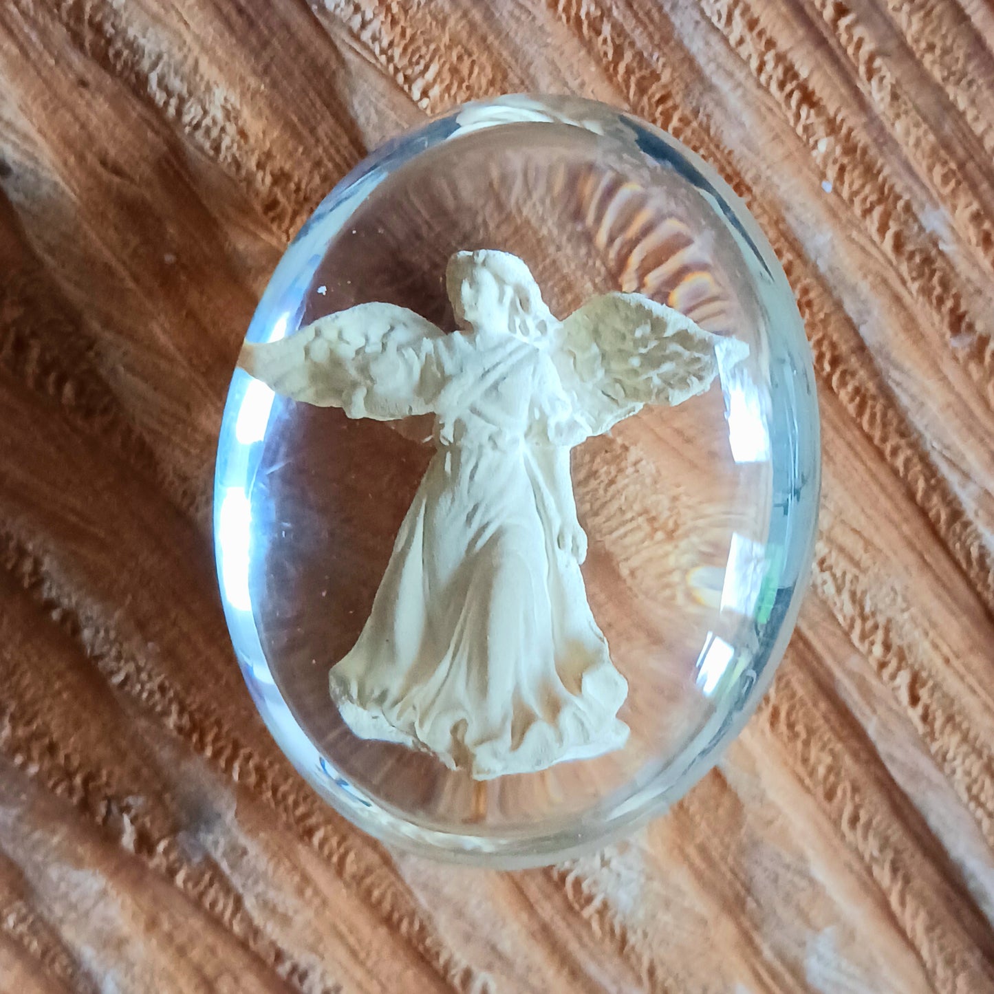 A perfect little gift to let someone know you are thinking of them. These little Angel Stones are contained in a protective see-through polymer resin making these pocket “worry stones” very robust and suitable for carrying in your pocket or purse.