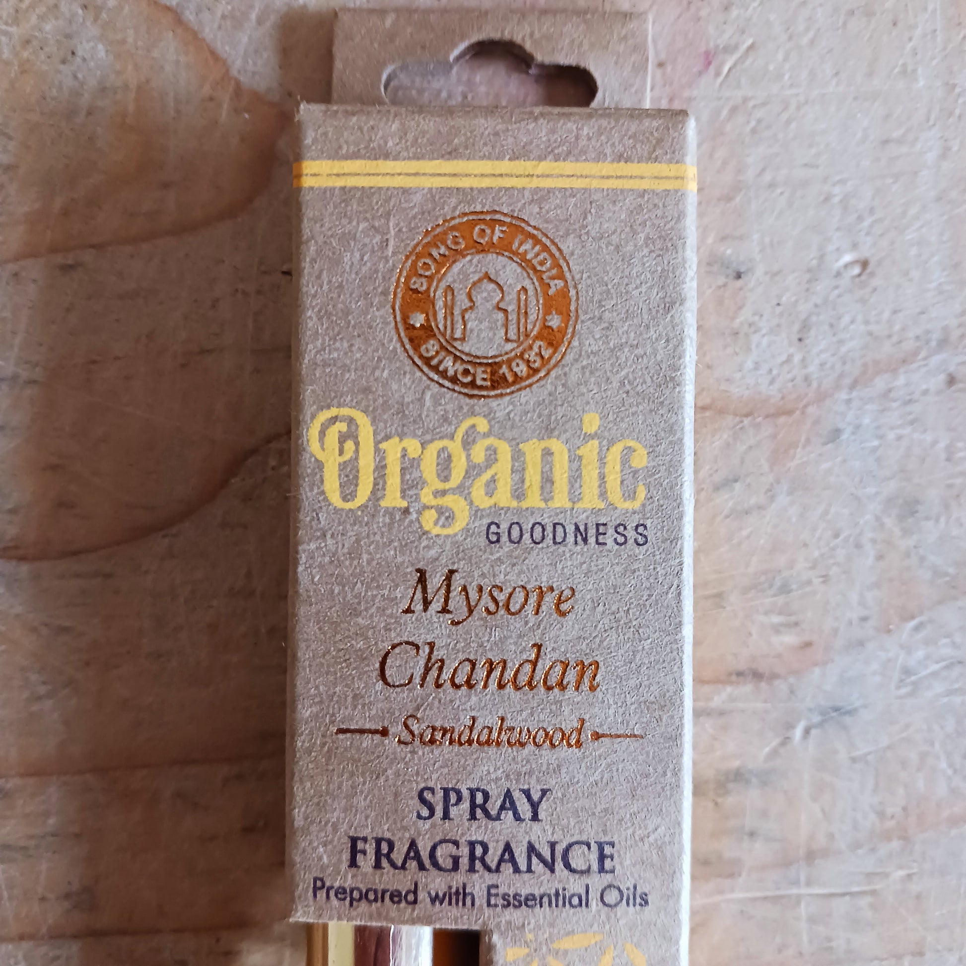 These Song of India Organic Goodness natural fragrance sprays come in tubular glass bottles and give a lovely aroma to any room. Each has a delicately unique and enchanting flowery scent; Sandalwood, Orange, Agarwood, Patchouli Vanilla and Jasmine.