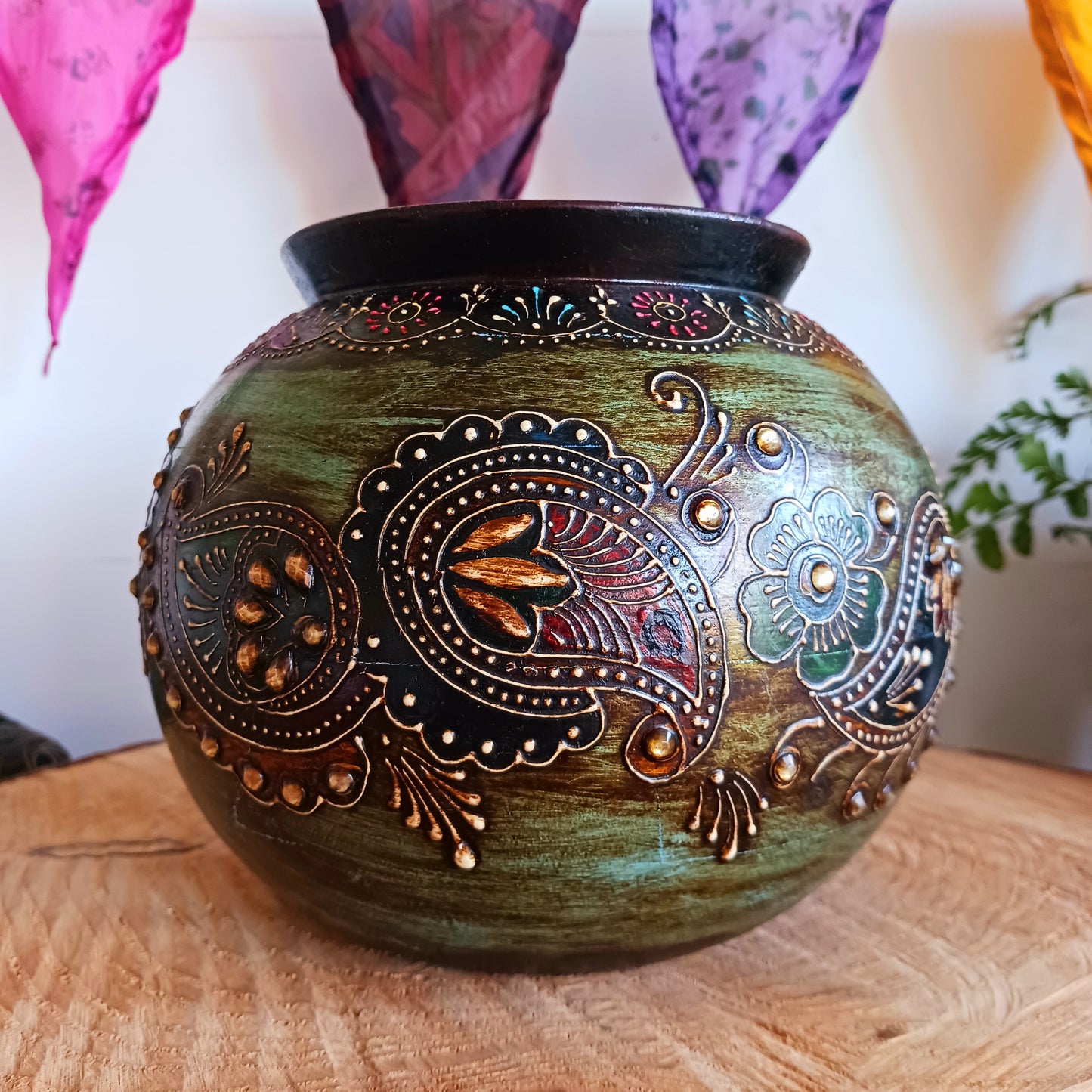 This decorative vintage style wooden pot has a detailed hand painted design. The attractive rich colour combination is set off with a pretty gem embellishment, adding texture and visual delight. An impressive entrance feature as ornamental storage or fill with dried grasses for an organic, changeable room feature.