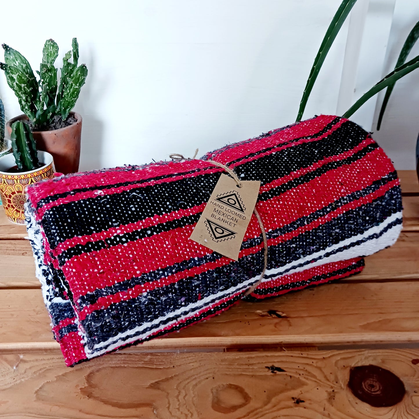 Hand loomed Mexican falsa blankets are available in a variety of colours. These wonderful, functional craft items are used for a variety of purposes, a simple cozy blanket, a yoga or meditation mat.