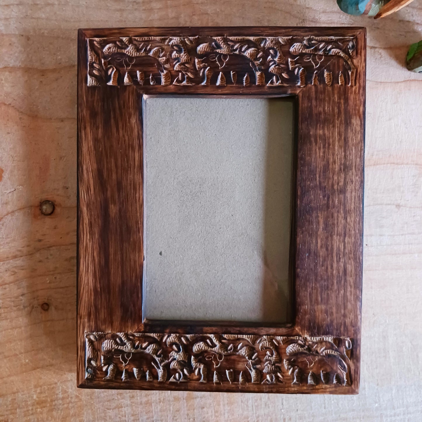 This free-standing mango wood photo frame has a wonderful carved elephant design along top and bottom. The frame will fit 4 x 6" photos (10 x 15cm). Ideal as an eco-friendly gift, or to frame your own happy memories.