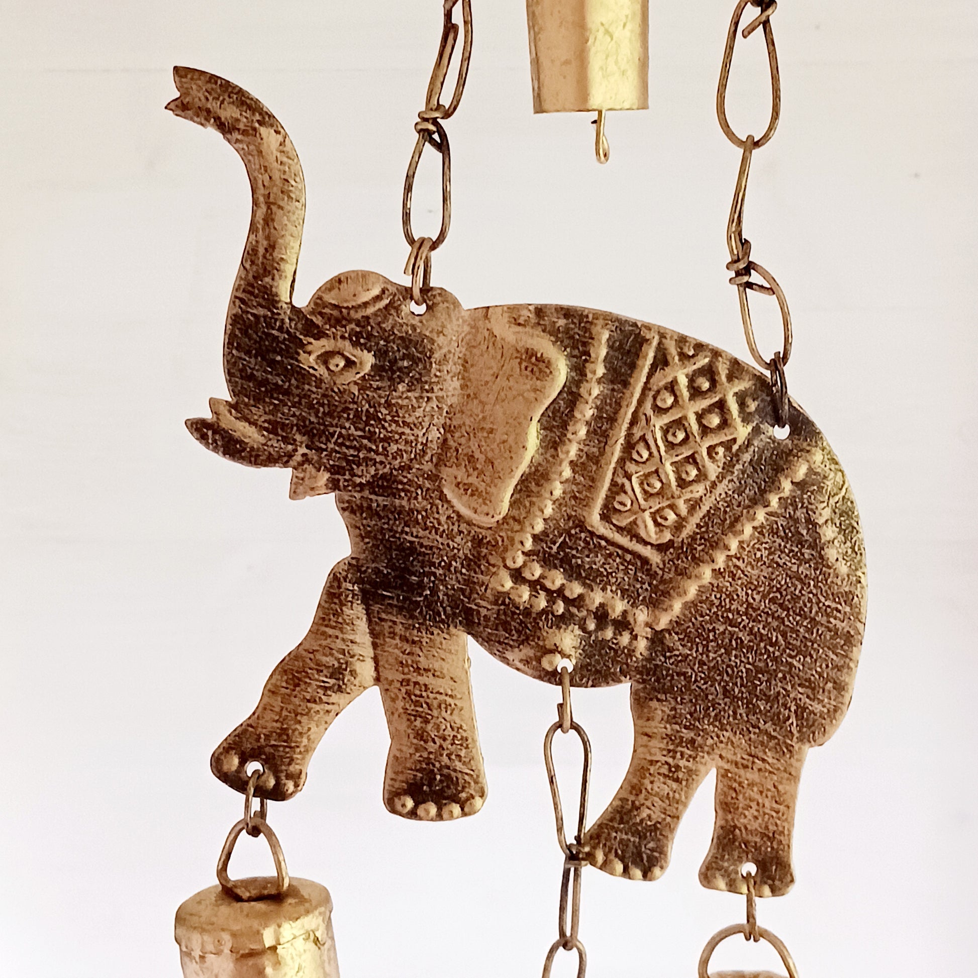 This beautiful and simple little windchime has two elephants and rasai brass effect cow bells, ideal for both inside the home or the garden. The Indian bells are made from recycled iron and make a light sound that is very pleasing on the ear.