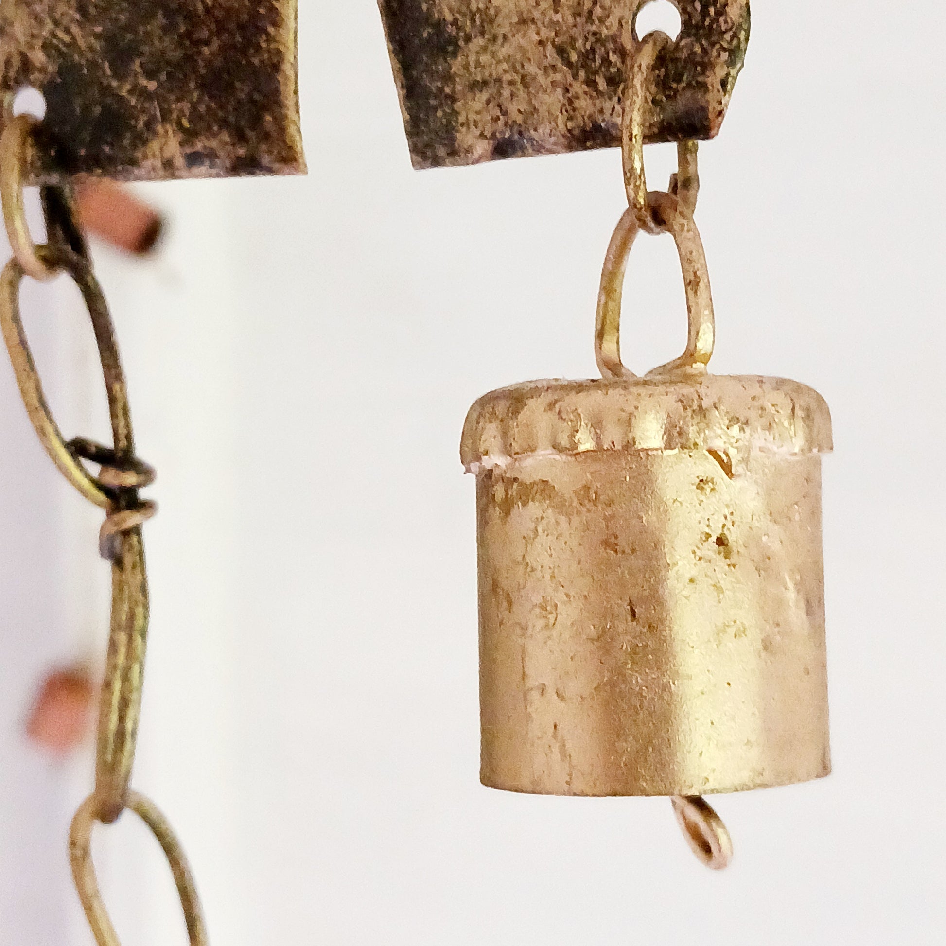 This beautiful and simple little windchime has two elephants and rasai brass effect cow bells, ideal for both inside the home or the garden. The Indian bells are made from recycled iron and make a light sound that is very pleasing on the ear.