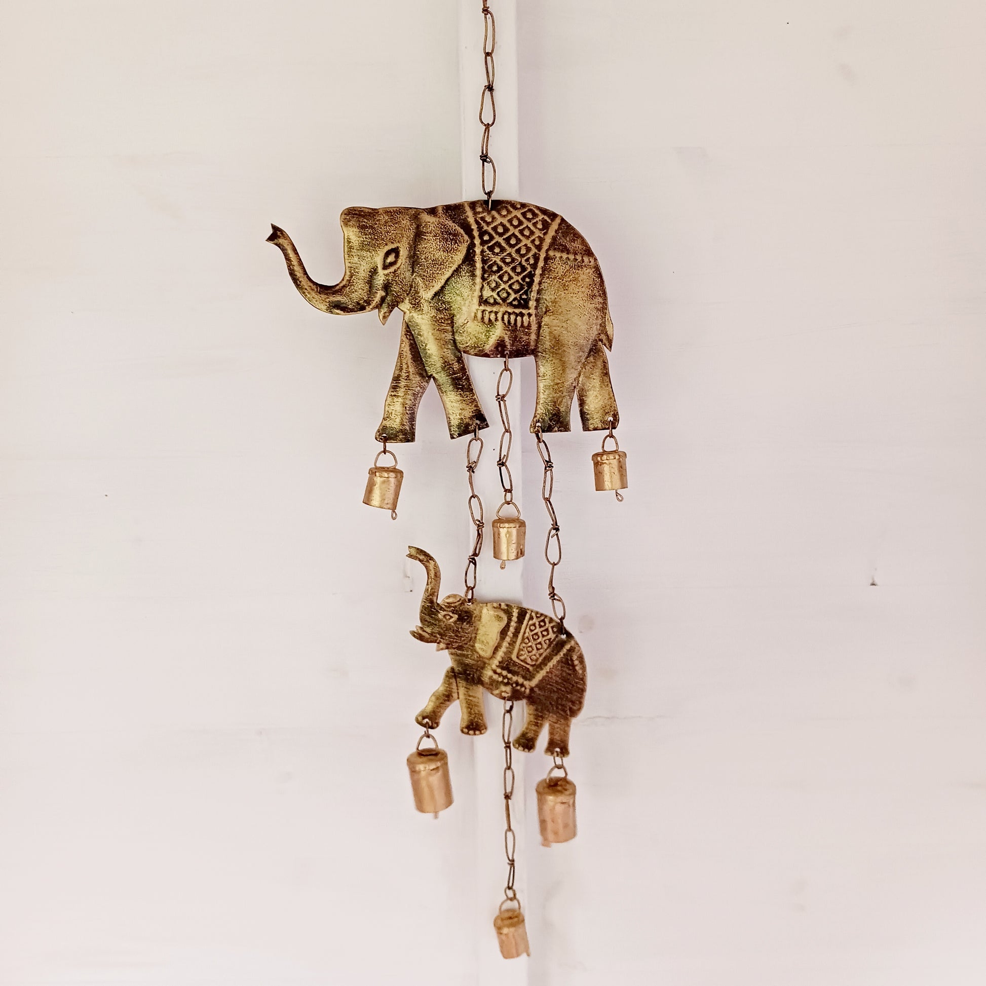 This beautiful and simple little windchime has two elephants and rasai brass effect cow bells, ideal for both inside the home or the garden. The Indian bells are made from recycled iron and make a light sound that is very pleasing on the ear.