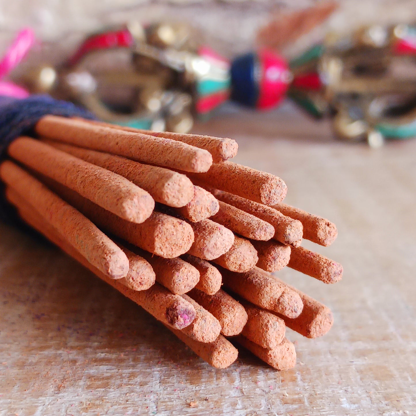 These Amber joss sticks are full of fragrance. The scent will help to create a calming atmosphere, reduce stress and anxiety, stimulate creativity and help cleanse a space of negative energy.