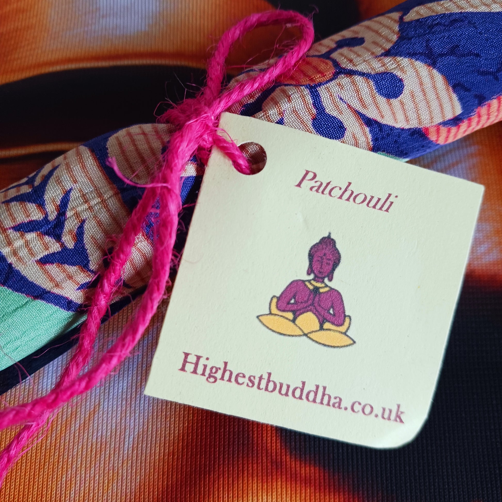 These Patchouli joss sticks are full of fragrance. The scent will help to create a calming atmosphere, reduce stress and anxiety, stimulate creativity and help cleanse a space of negative energy.