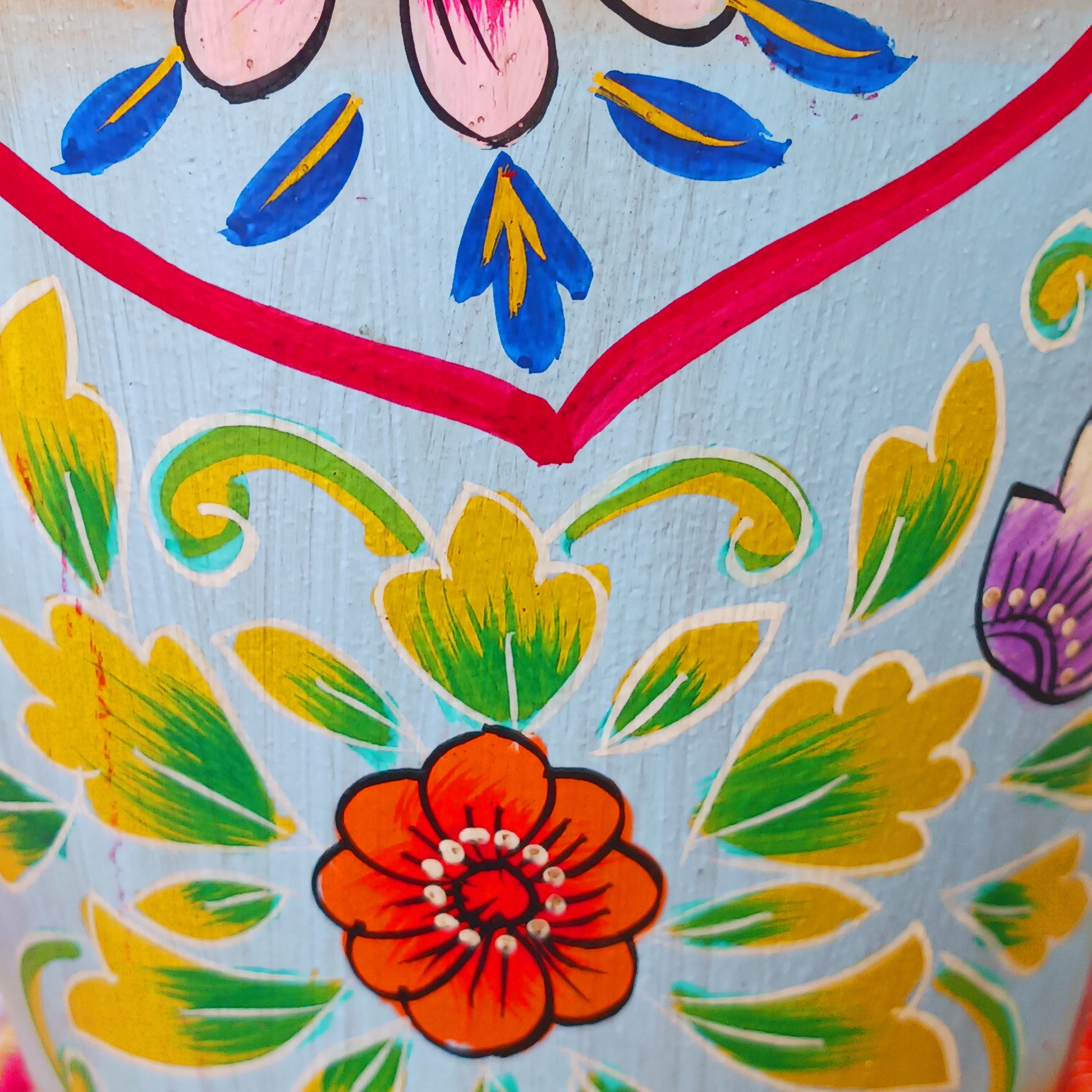 Hand painted in a turquoise floral design, a vintage style iron plant pot to display as a decorative indoor/outdoor planter. Lovingly hand painted by skilled artisans on a fair trade basis in the Indian desert city of Jodhpur. Fill the striking container with a flowering or contrasting potted plant. Grow seasonal bulbs to bring life and inspiration.