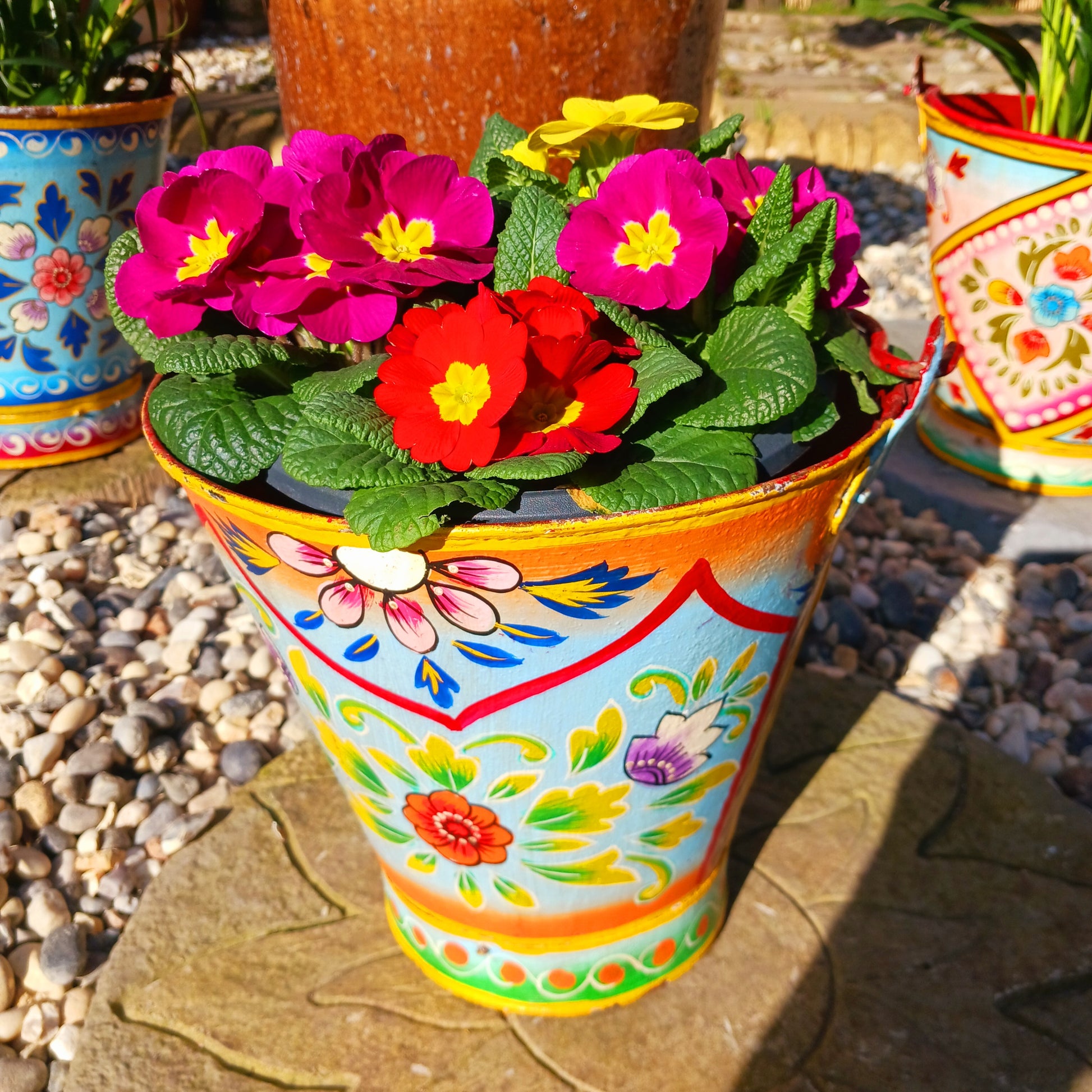 Hand painted in a turquoise floral design, a vintage style iron plant pot to display as a decorative indoor/outdoor planter. Lovingly hand painted by skilled artisans on a fair trade basis in the Indian desert city of Jodhpur. Fill the striking container with a flowering or contrasting potted plant. Grow seasonal bulbs to bring life and inspiration.