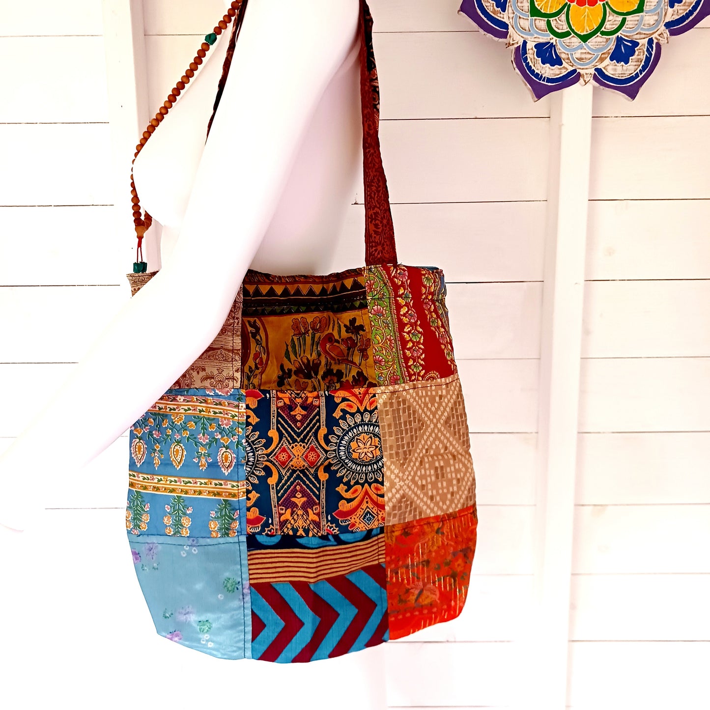 Shop like a pro! Pack this strong yet lightweight tote bag of colourful sari fabric with a black polyester lining. It's perfect for stuffing in your backpack, PC bag, cabin case, or glove box. The bag features a handy zippered external pocket for small bits and bobs like keys and coins.