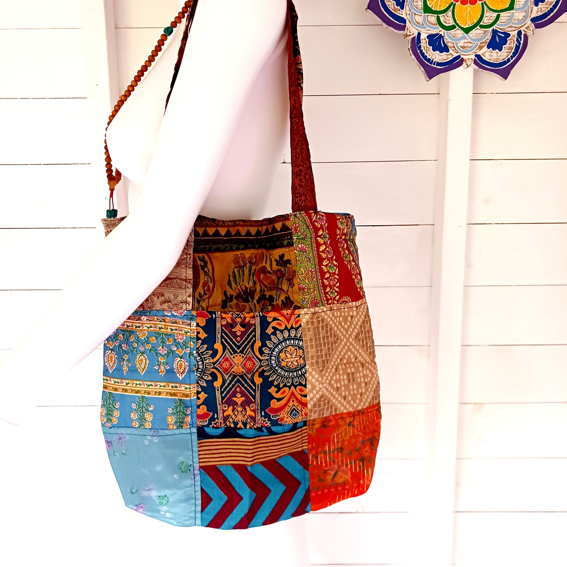 Shop like a pro! Pack this strong yet lightweight tote bag of colourful sari fabric with a black polyester lining. It's perfect for stuffing in your backpack, PC bag, cabin case, or glove box. The bag features a handy zippered external pocket for small bits and bobs like keys and coins.
