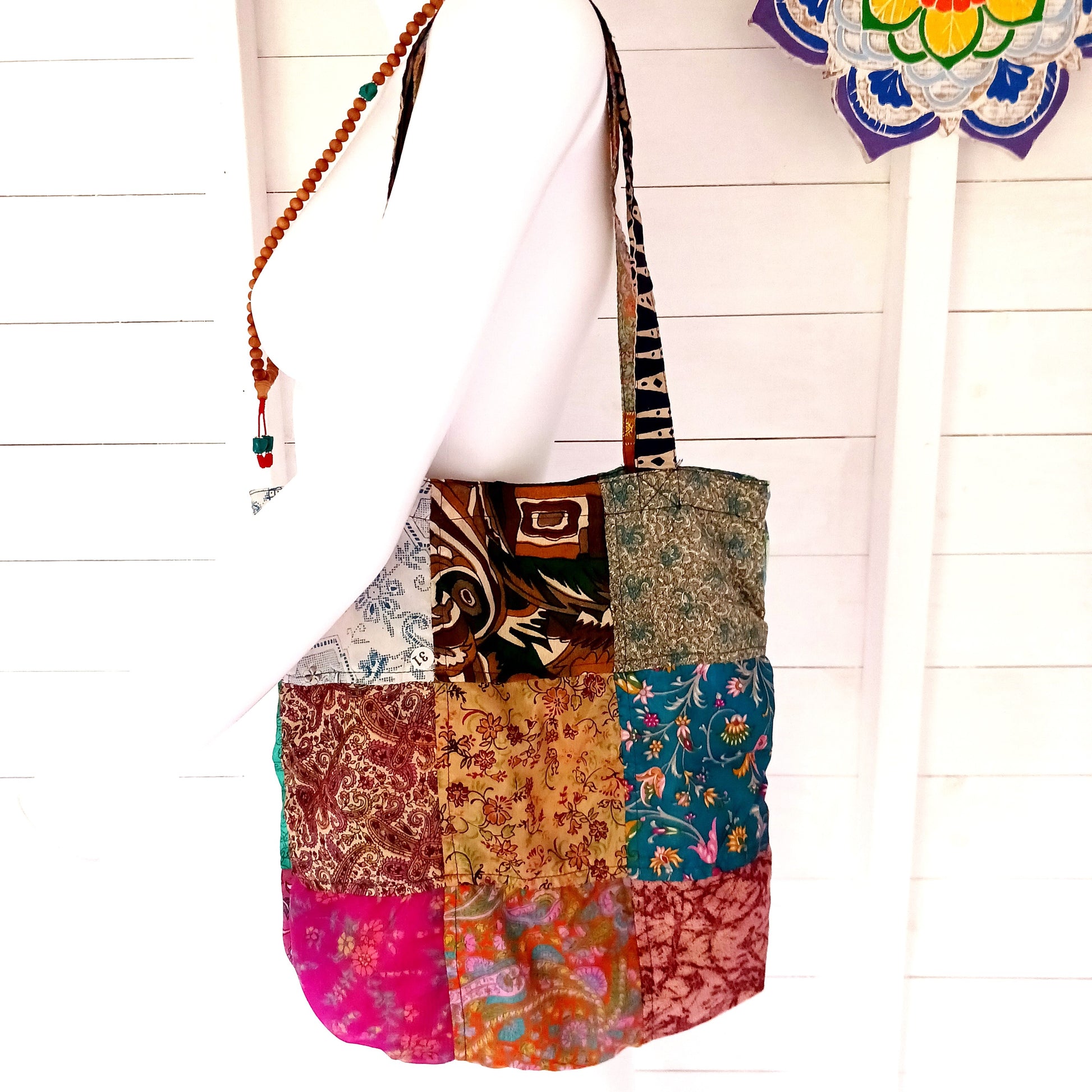Shop like a pro! Pack this strong yet lightweight tote bag of colourful sari fabric with a black polyester lining. It's perfect for stuffing in your backpack, PC bag, cabin case, or glove box. The bag features a handy zippered external pocket for small bits and bobs like keys and coins.