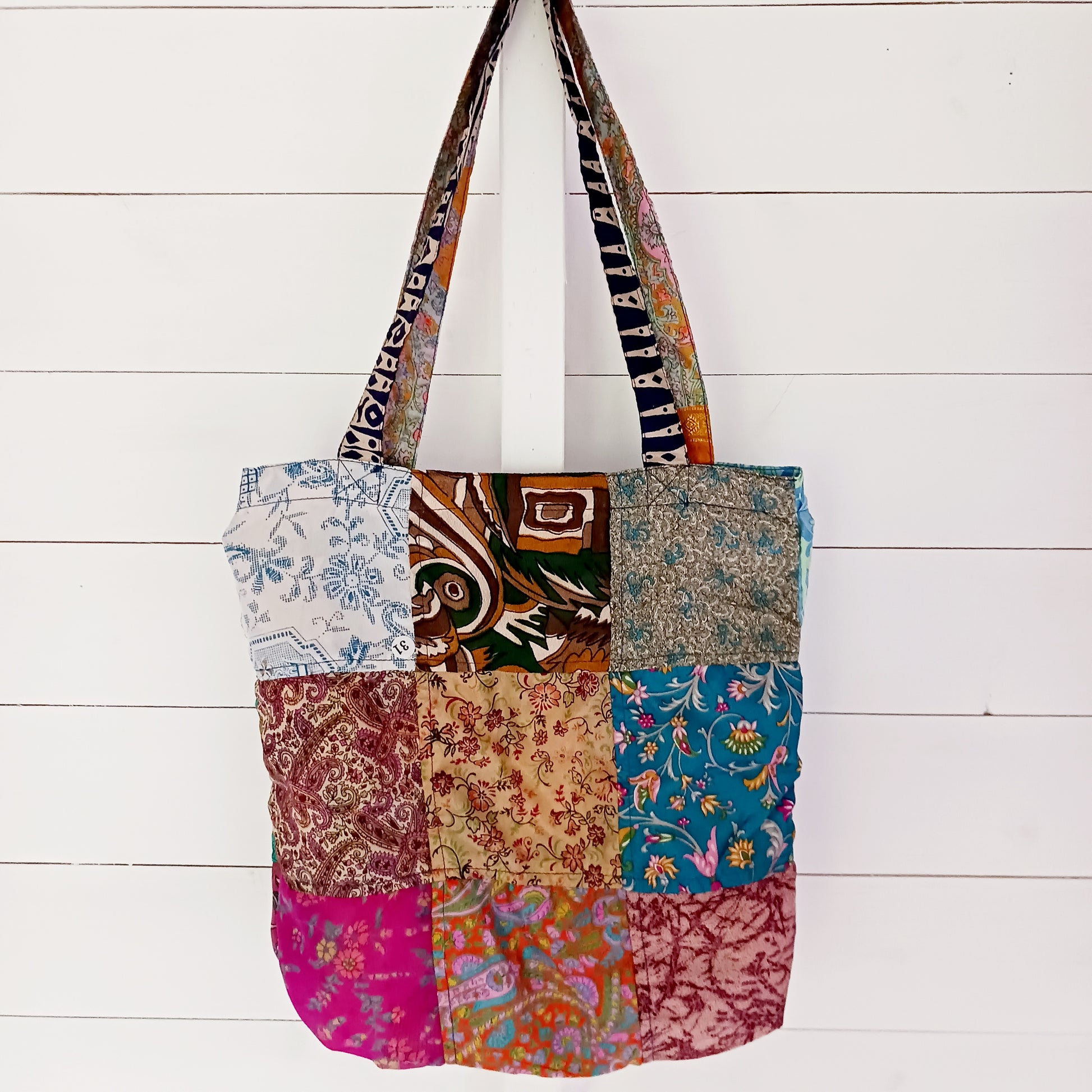 Shop like a pro! Pack this strong yet lightweight tote bag of colourful sari fabric with a black polyester lining. It's perfect for stuffing in your backpack, PC bag, cabin case, or glove box. The bag features a handy zippered external pocket for small bits and bobs like keys and coins.