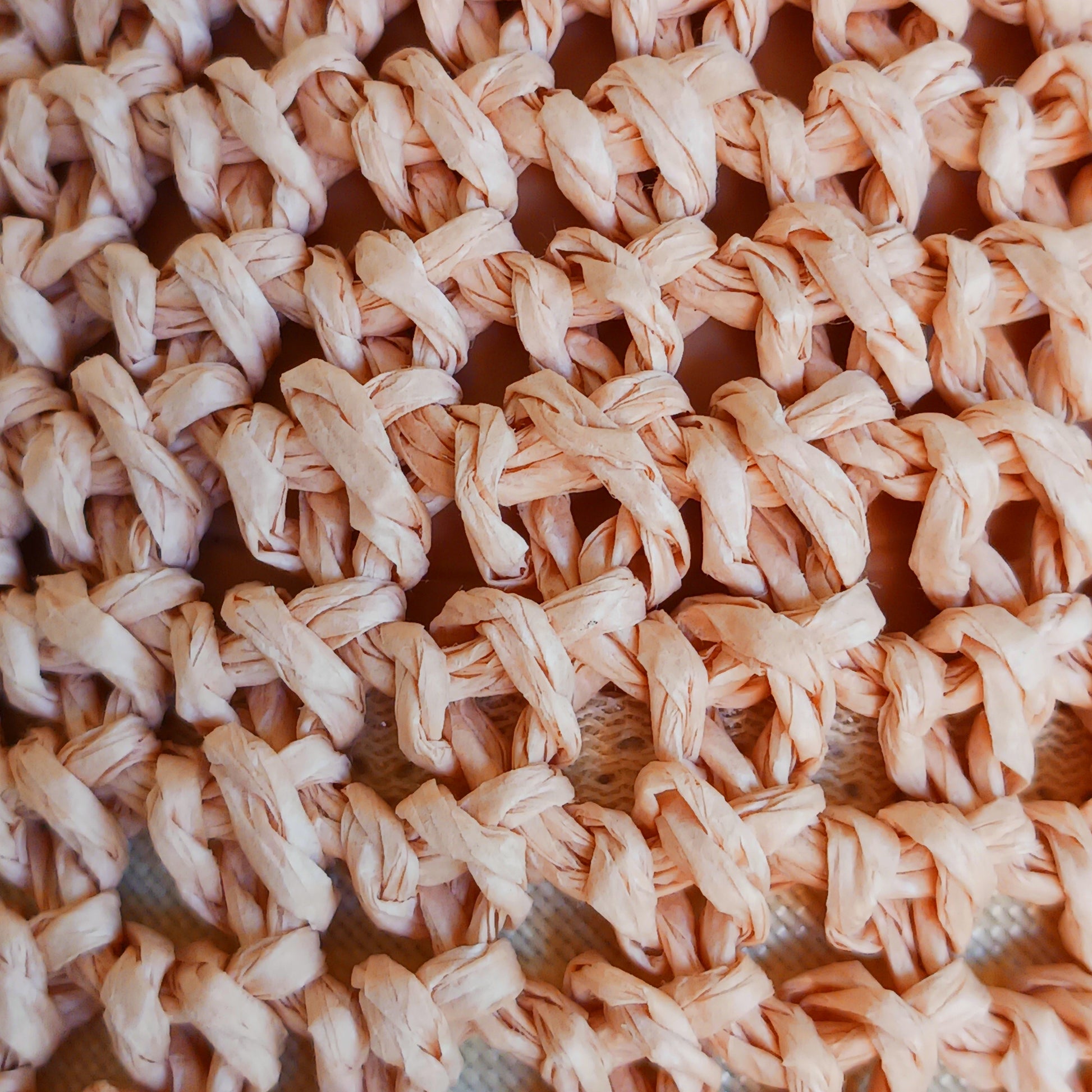 Bring effortless style and sun-safe comfort to your holiday wardrobe with this Floppy Straw Sun Hat in light pink. This delightful hat features a soft, flowing brim that drapes elegantly, creating a relaxed, free-spirited look perfect for travel, beach days, or casual outings.