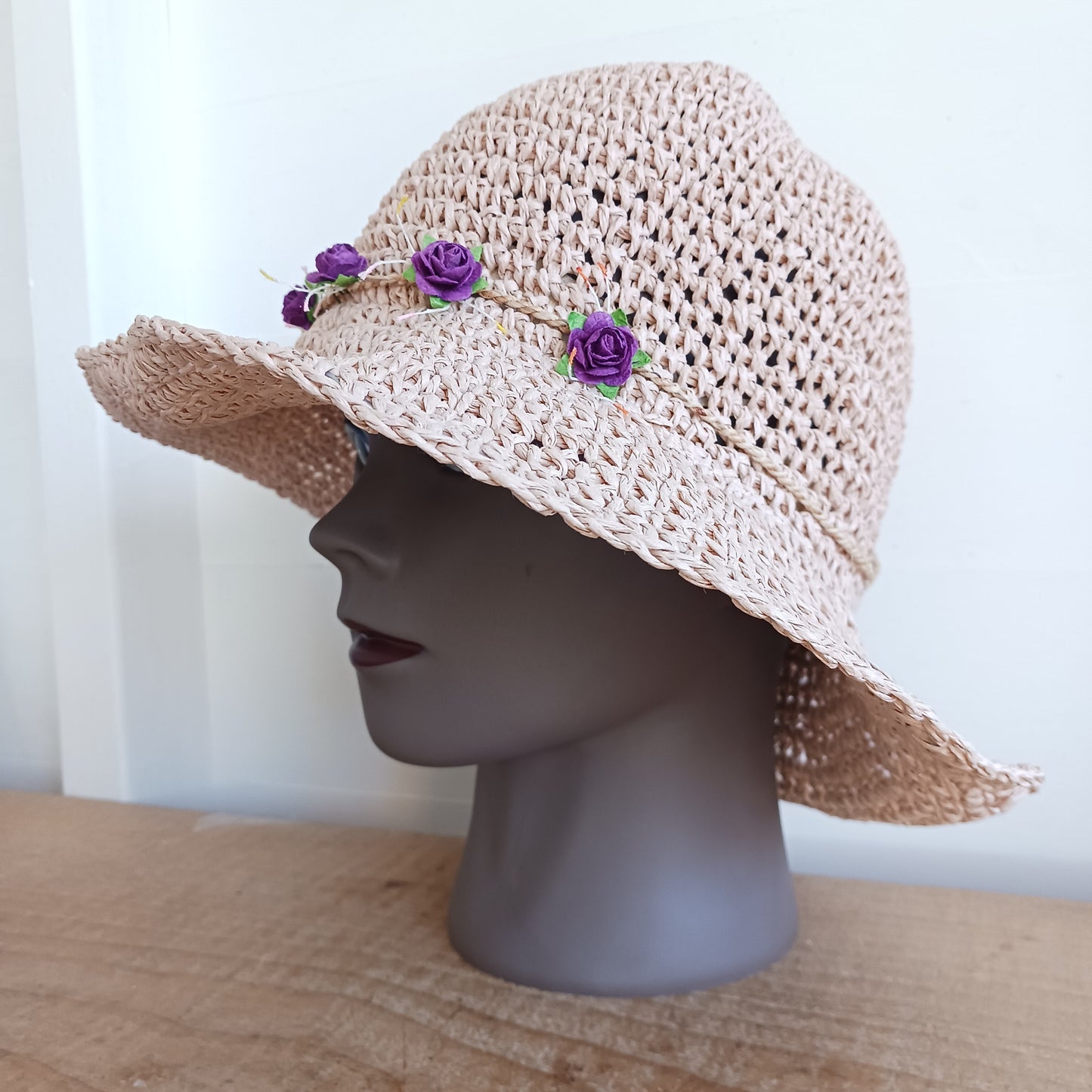 Bring effortless style and sun-safe comfort to your holiday wardrobe with this Floppy Straw Sun Hat in light pink. This delightful hat features a soft, flowing brim that drapes elegantly, creating a relaxed, free-spirited look perfect for travel, beach days, or casual outings.