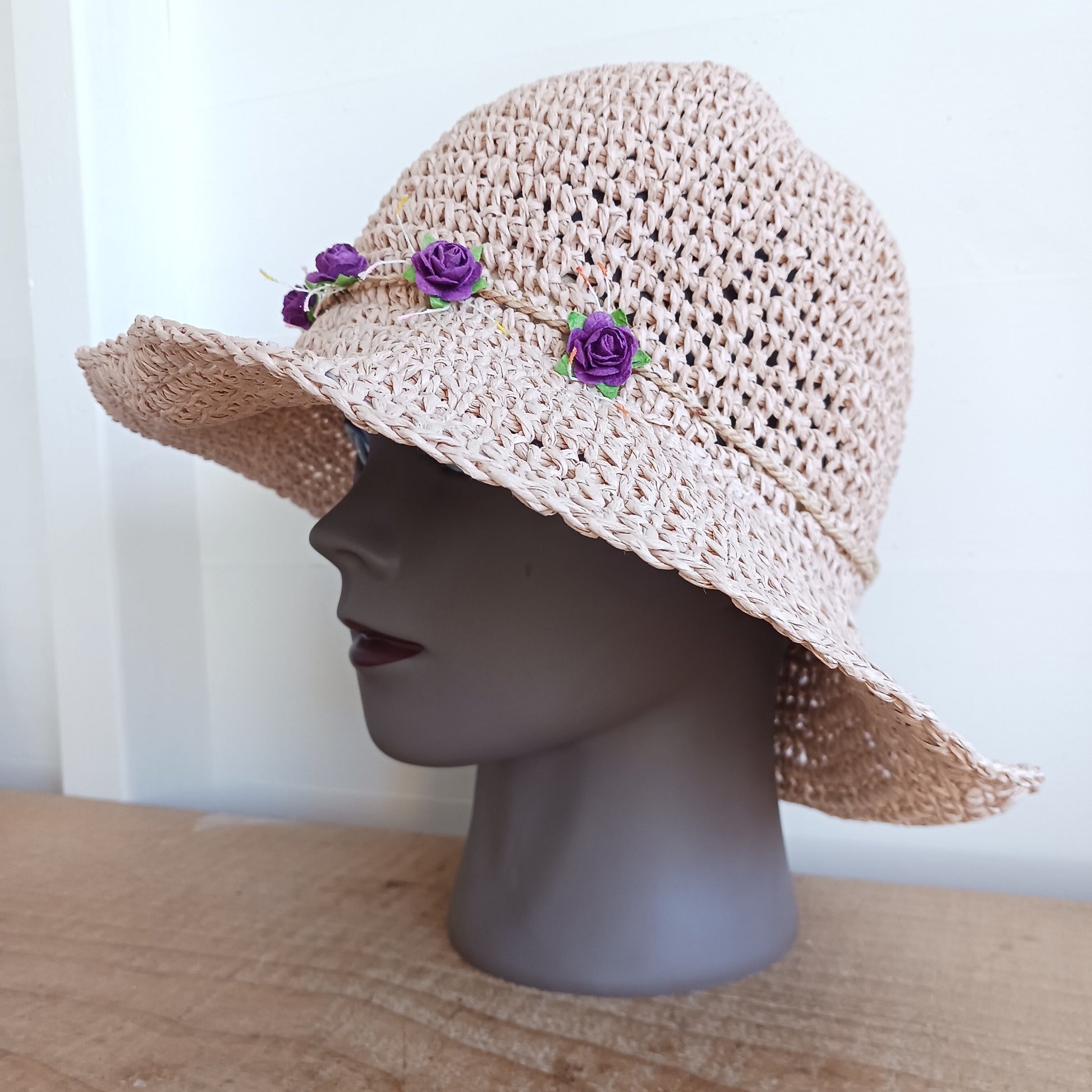 Bring effortless style and sun-safe comfort to your holiday wardrobe with this Floppy Straw Sun Hat in light pink. This delightful hat features a soft, flowing brim that drapes elegantly, creating a relaxed, free-spirited look perfect for travel, beach days, or casual outings.