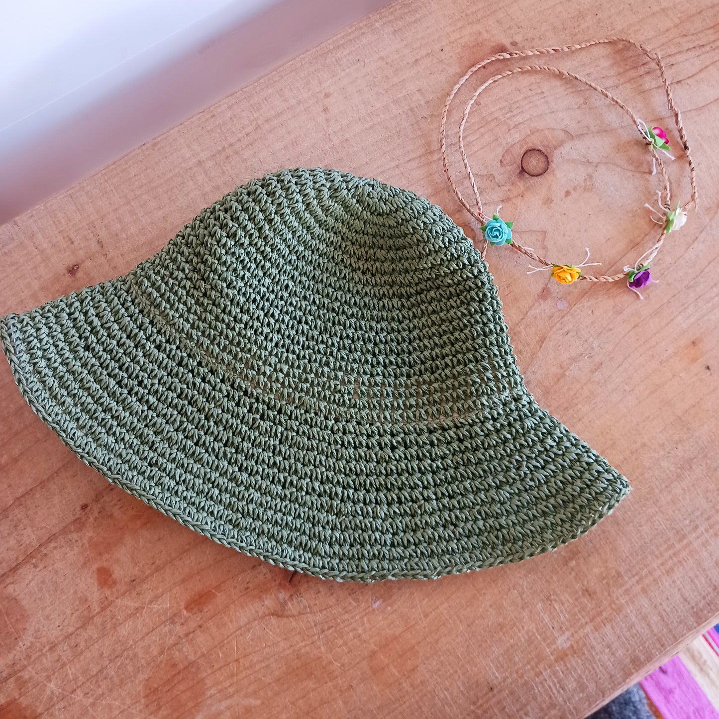 Bring effortless style and sun-safe comfort to your holiday wardrobe with this Floppy Straw Sun Hat in moss green. This delightful hat features a soft, flowing brim that drapes elegantly, creating a relaxed, free-spirited look perfect for travel, beach days, or casual outings.