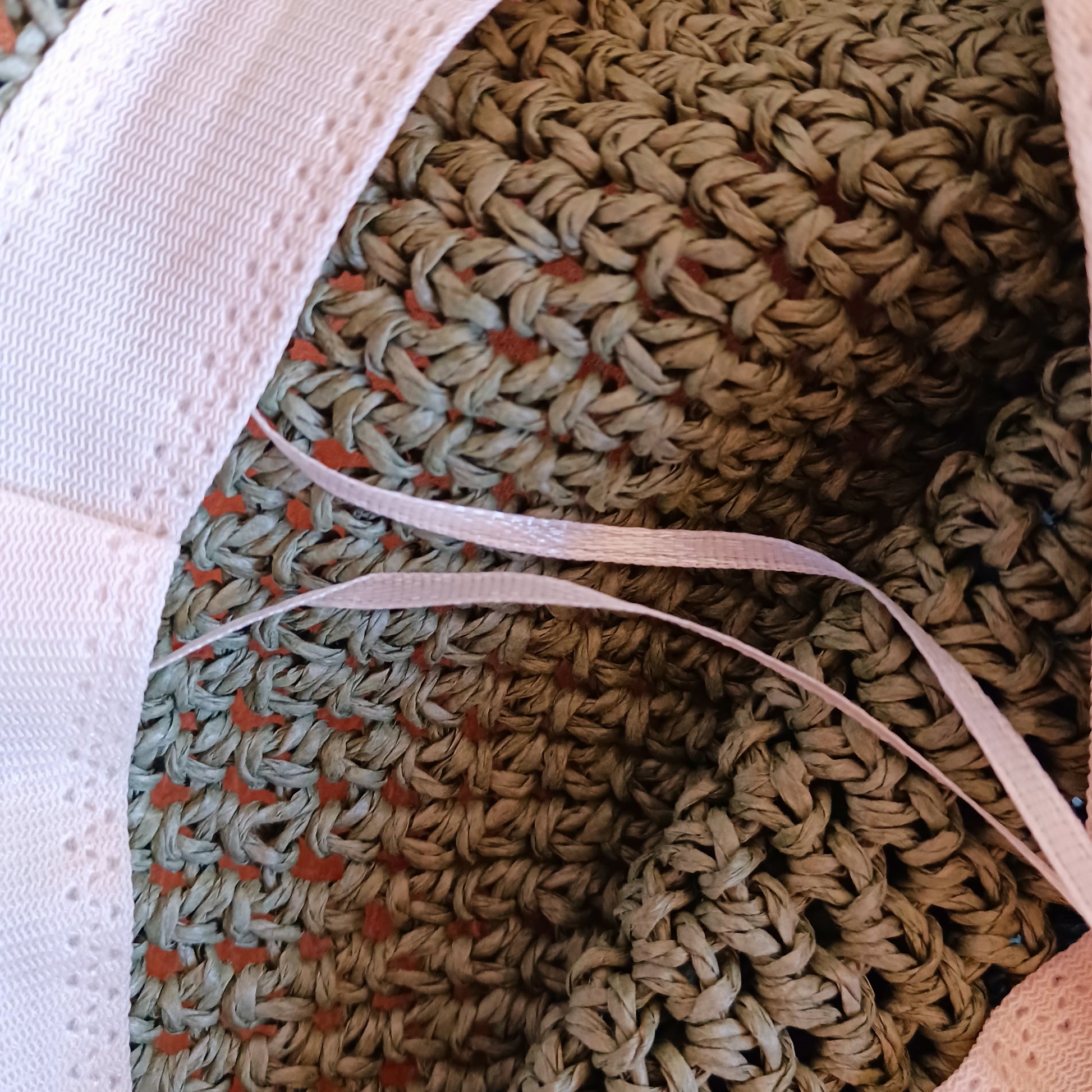 Bring effortless style and sun-safe comfort to your holiday wardrobe with this Floppy Straw Sun Hat in moss green. This delightful hat features a soft, flowing brim that drapes elegantly, creating a relaxed, free-spirited look perfect for travel, beach days, or casual outings.