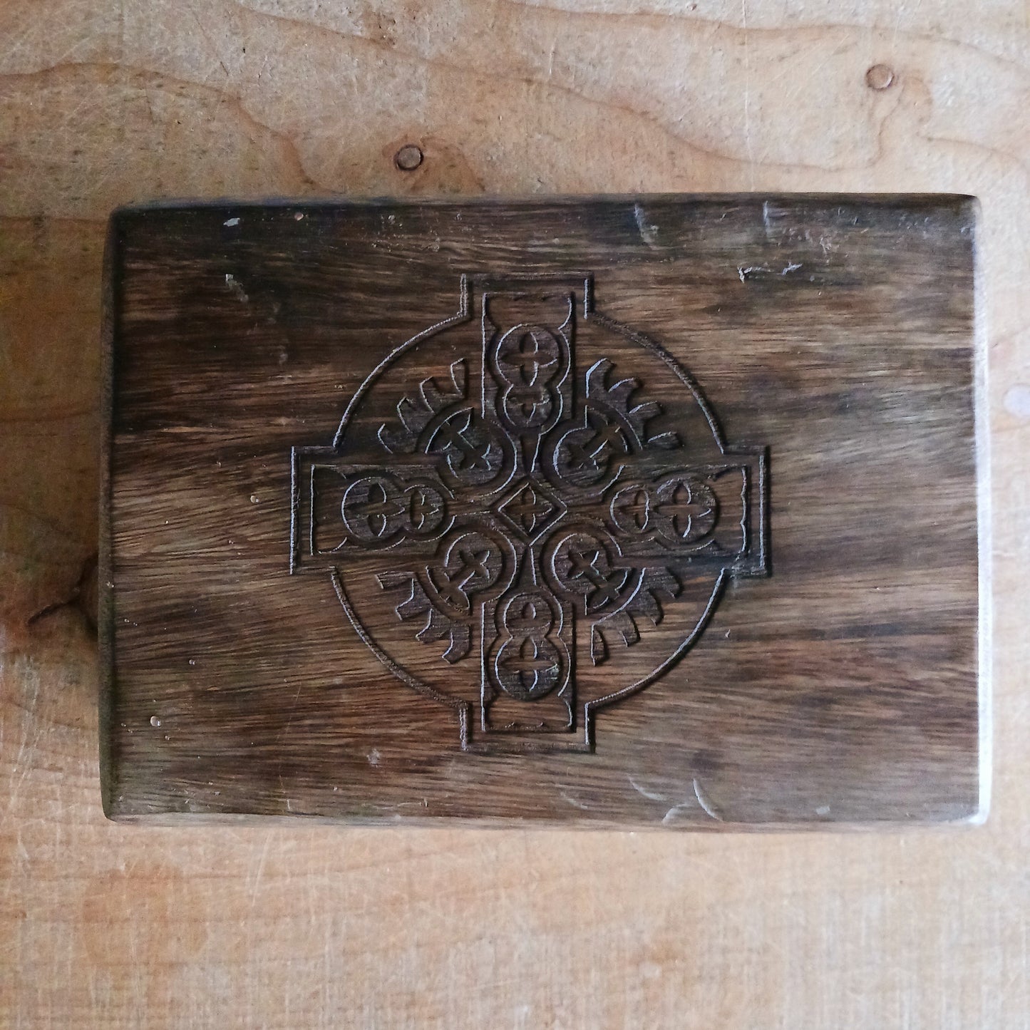 Add timeless craftsmanship to your home with this beautifully hand carved mango wood keepsake box, featuring an intricate Celtic cross design engraved on the lid. Expertly crafted from durable, sustainable mango wood, this decorative wooden box blends traditional Celtic artistry with practical storage.